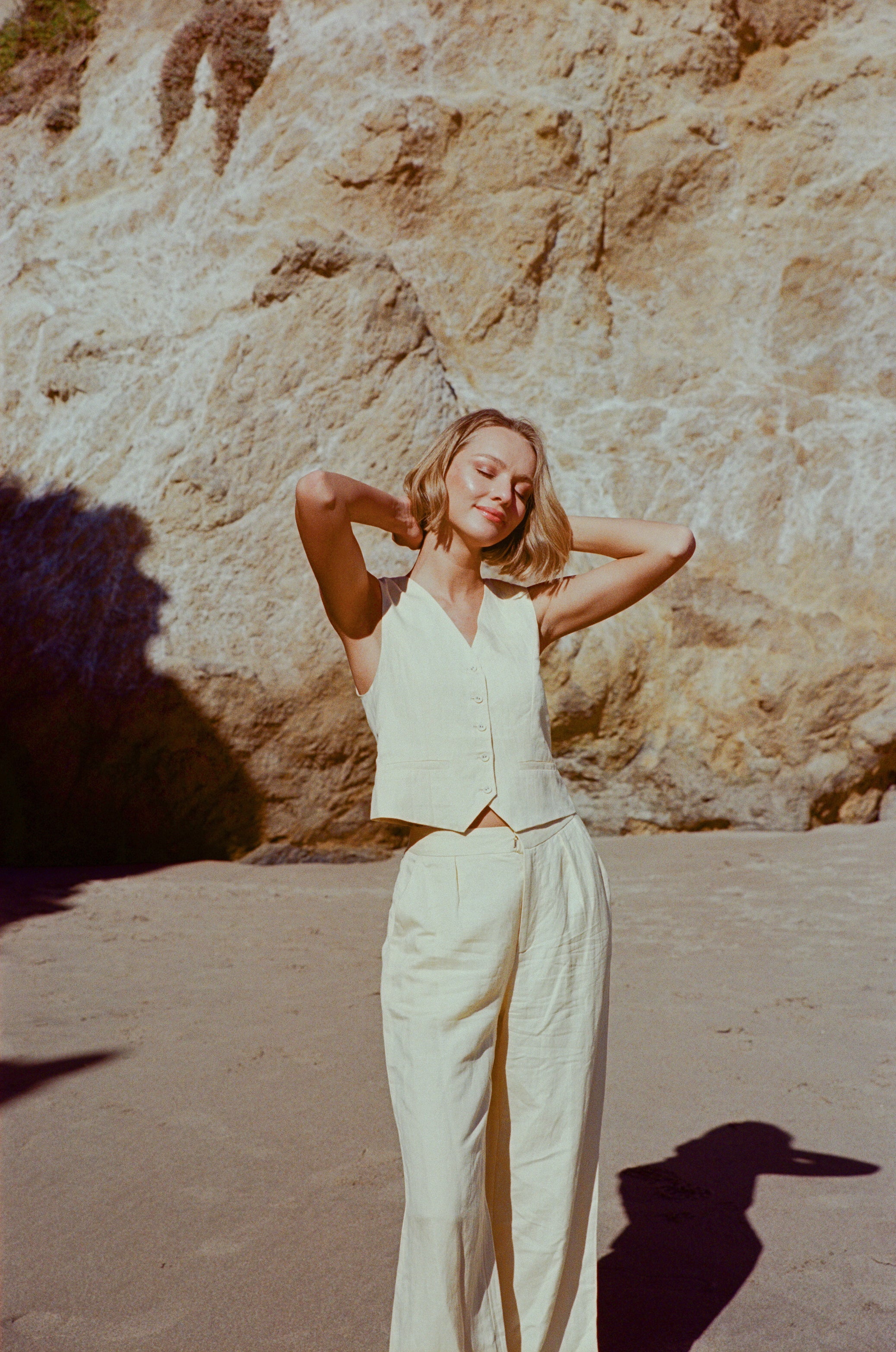 Linen Pleated Trouser in Pale Yellow