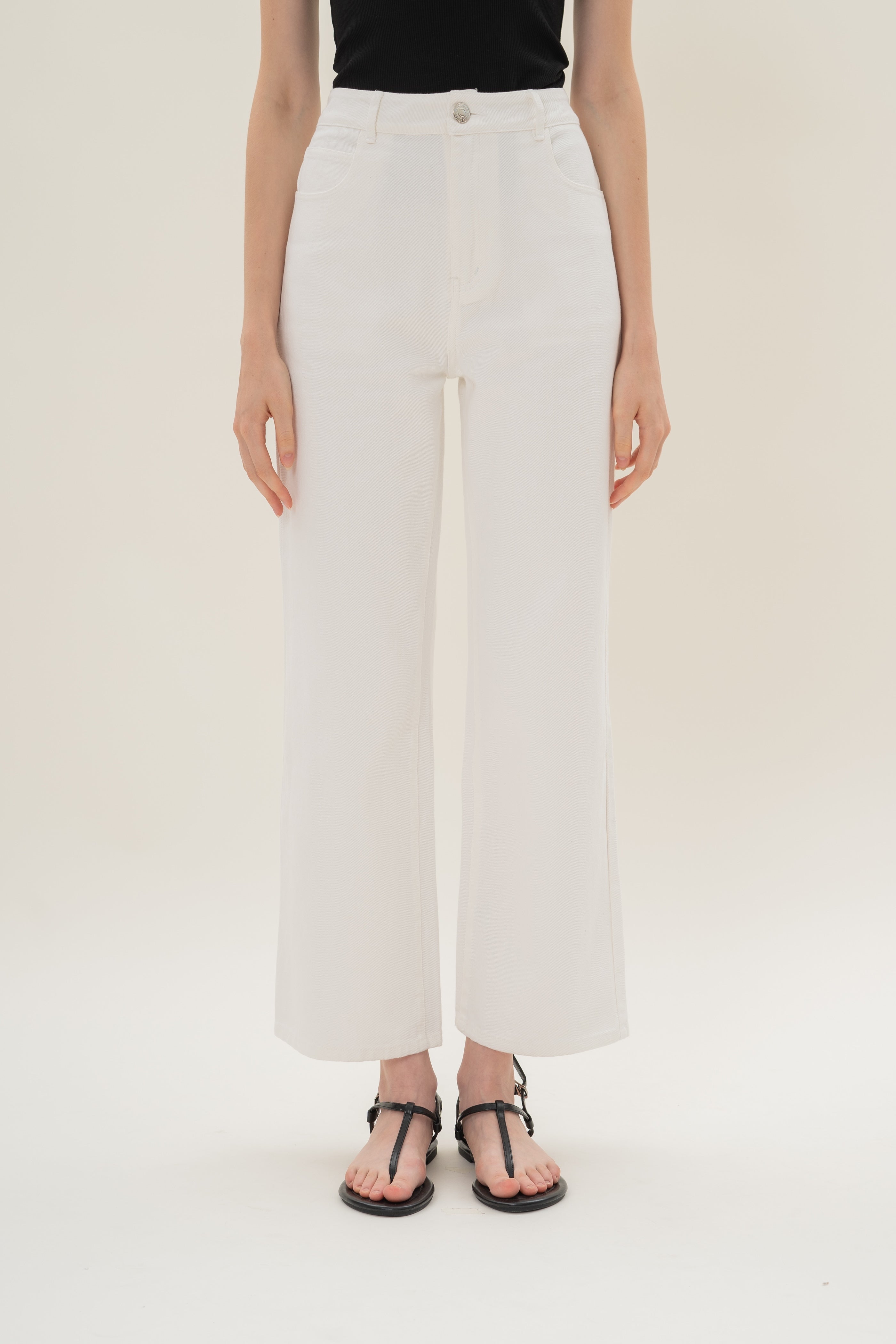 Studios Classic Straight Cut Jeans in White