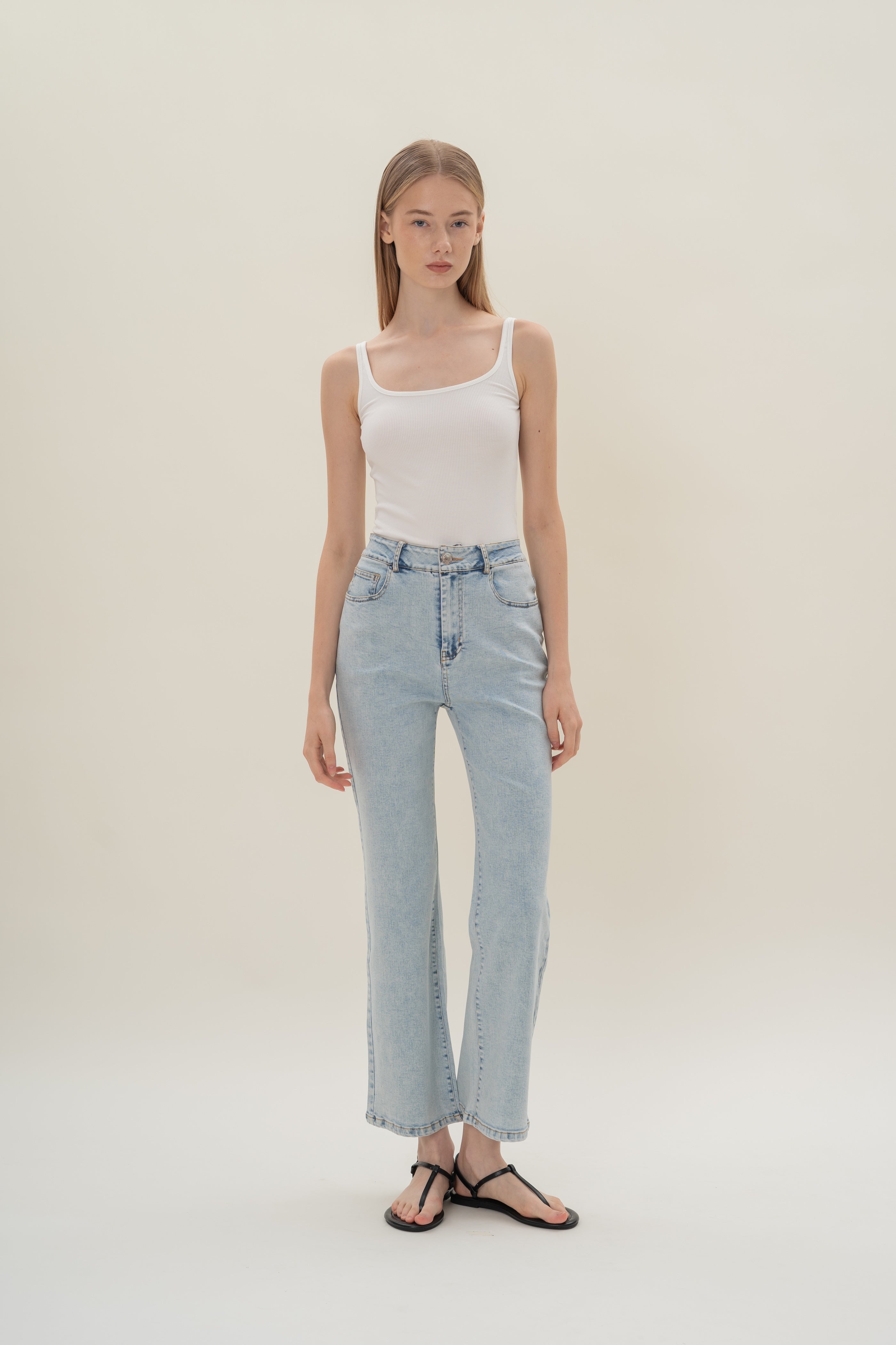 Studios Classic Straight Cut Stretch Jeans in Light Wash
