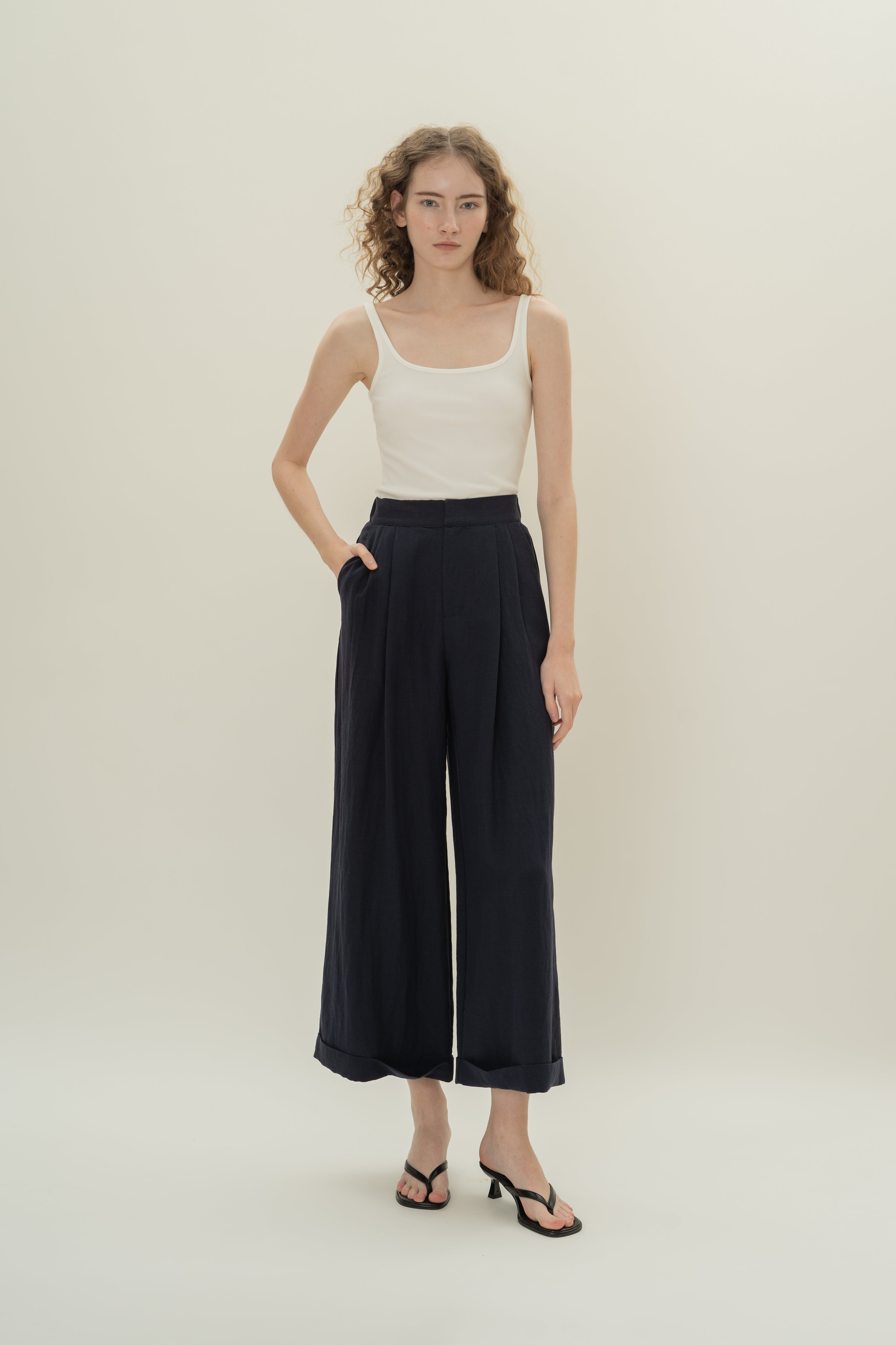 Wide-Leg Pleated Pants in Dark Navy