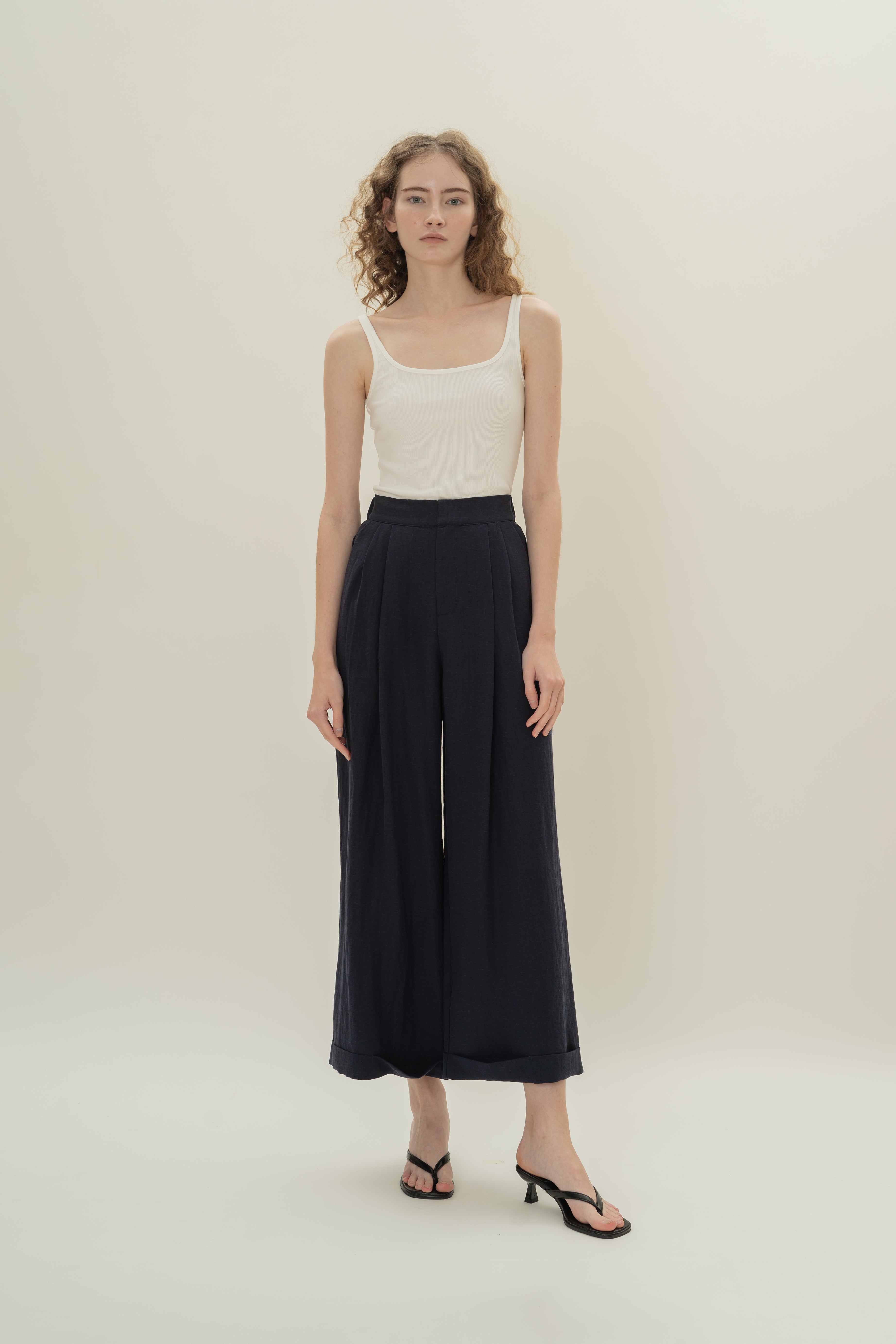 Wide-Leg Pleated Pants in Dark Navy