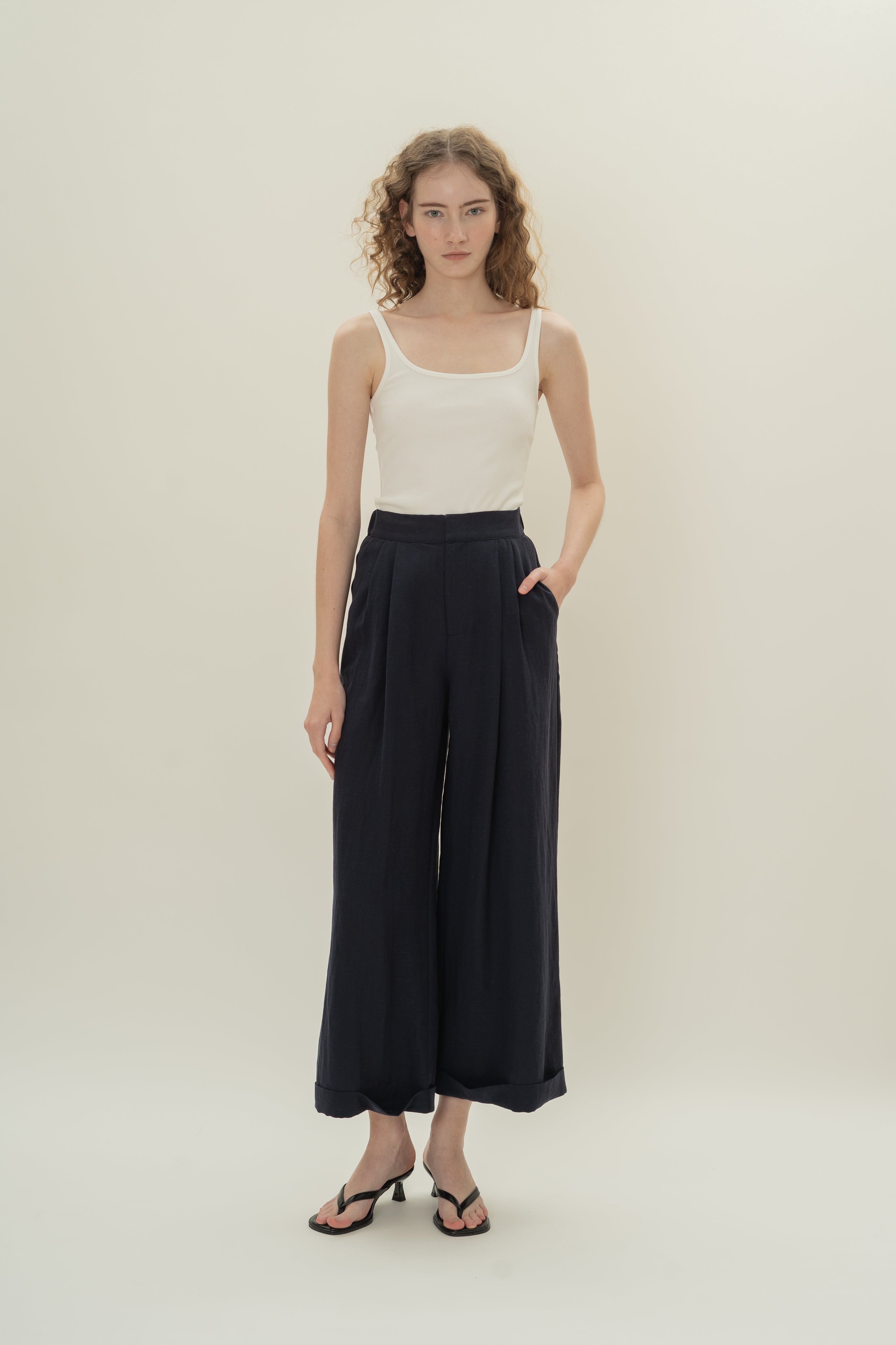 Wide-Leg Pleated Pants in Dark Navy