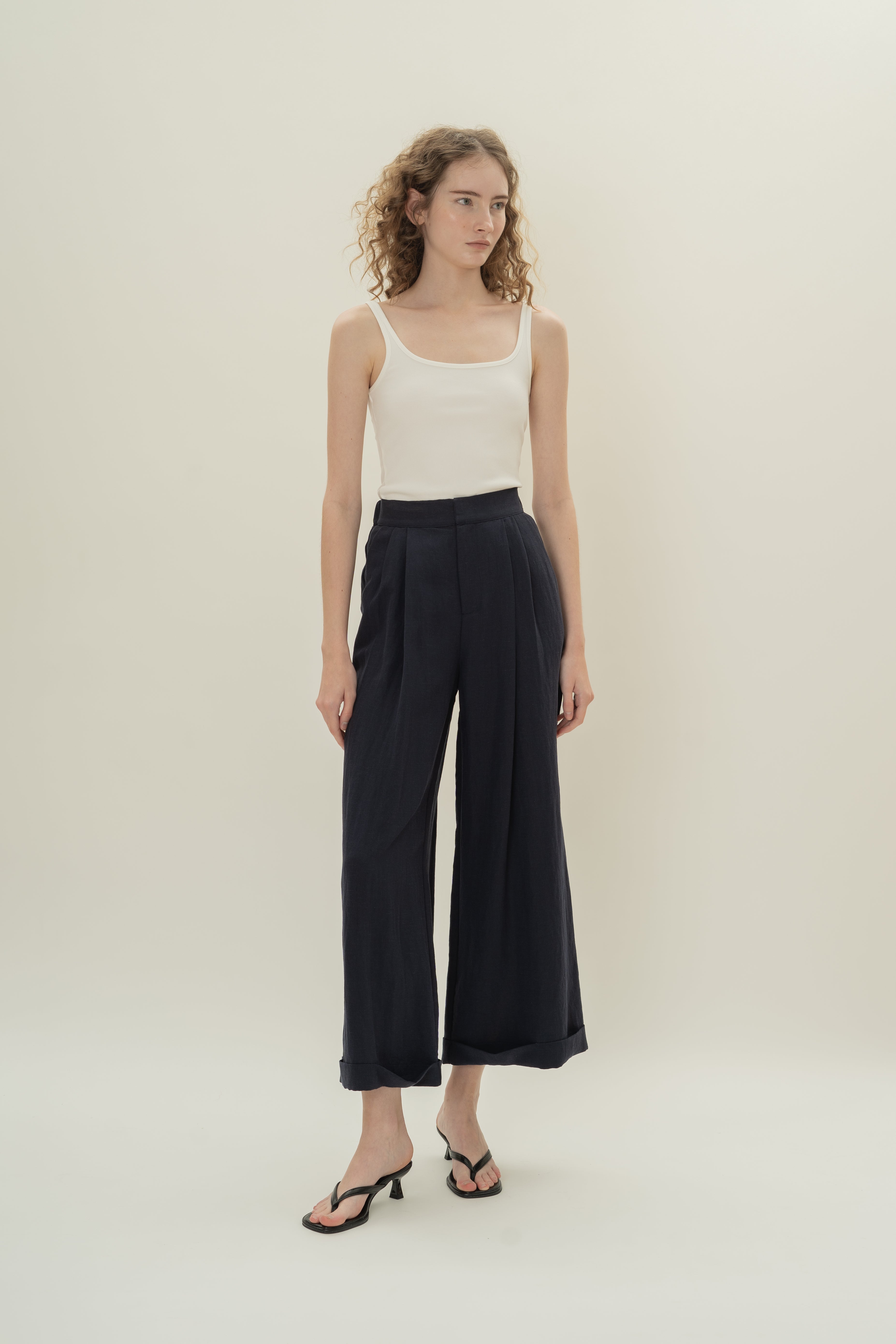 Wide-Leg Pleated Pants in Dark Navy