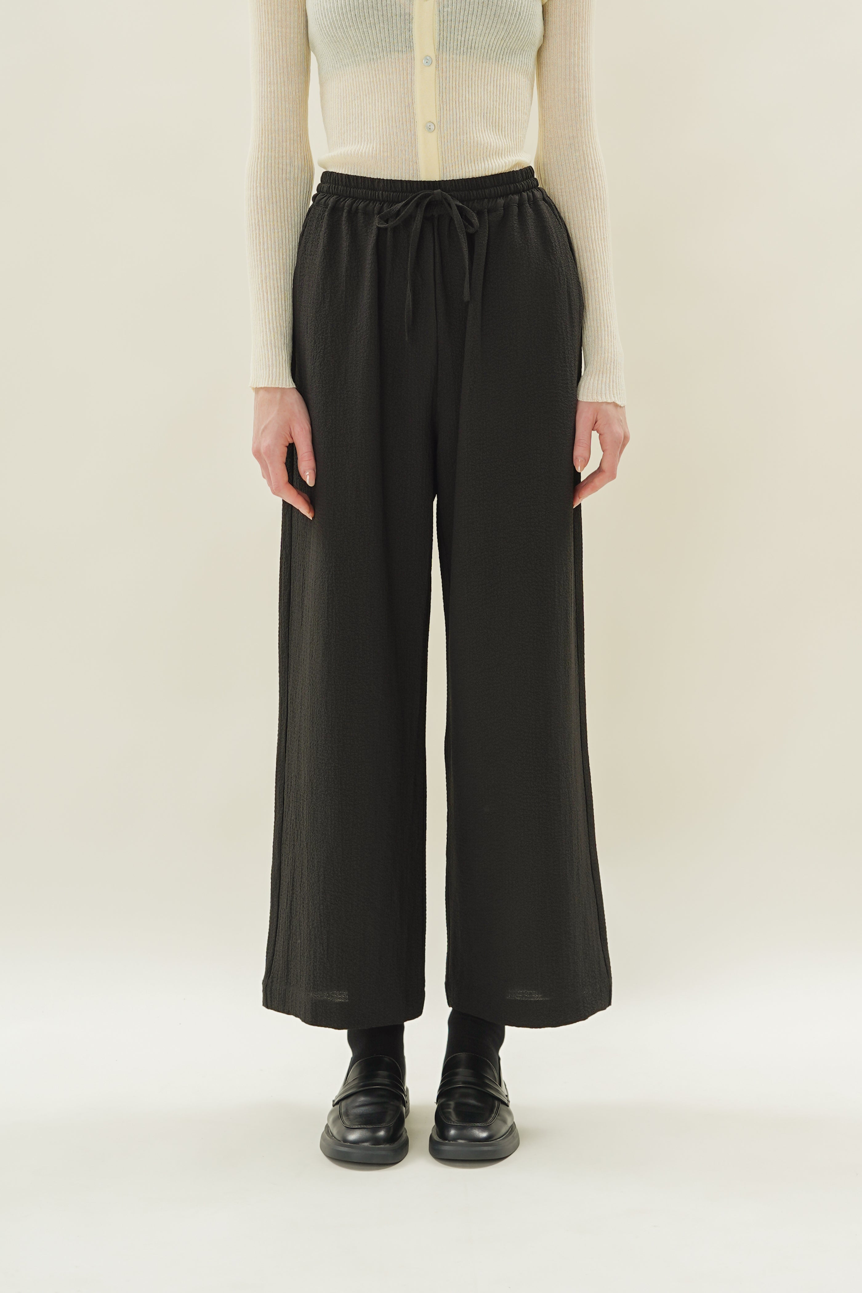 Drawstring Straight-Leg Pants in Black