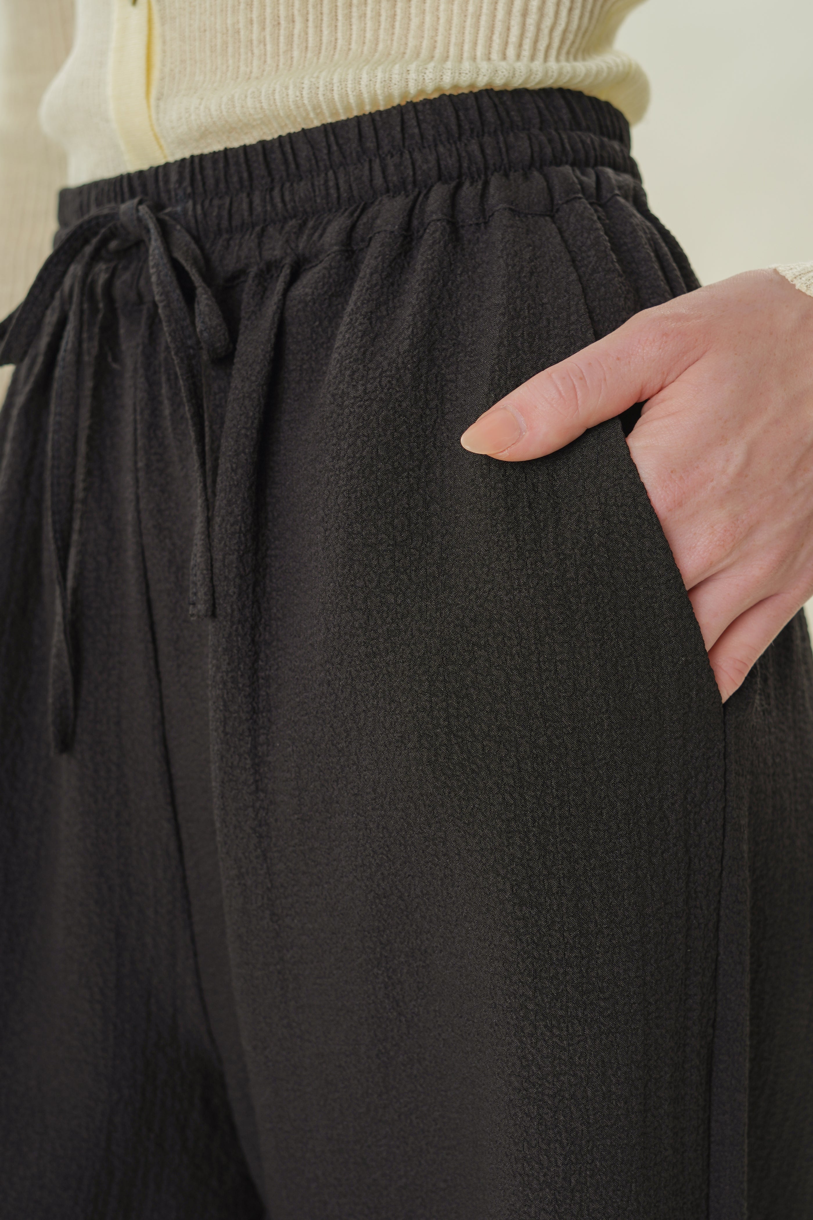 Drawstring Straight-Leg Pants in Black