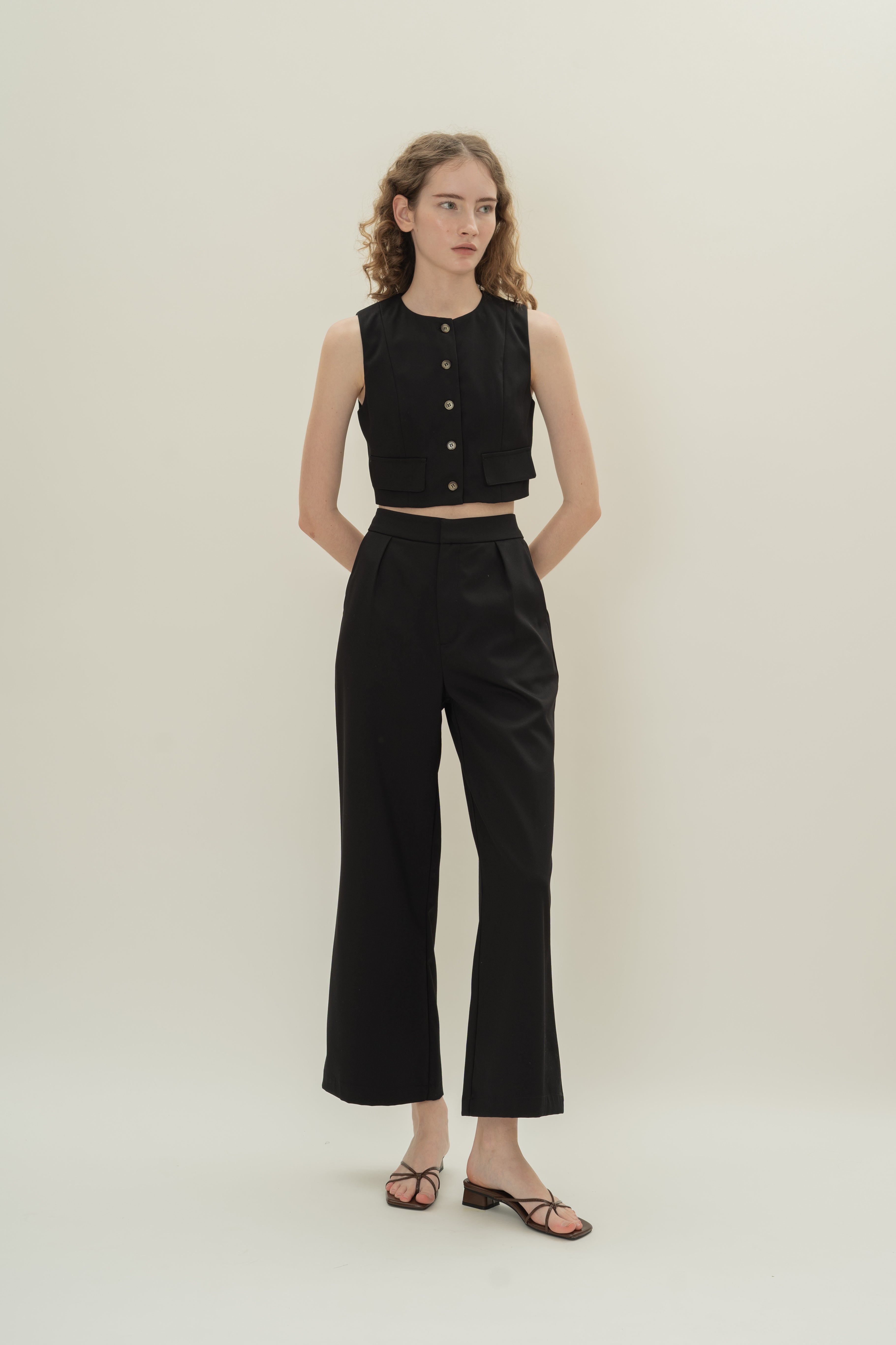 Petite Suiting Pleated Trousers in Black