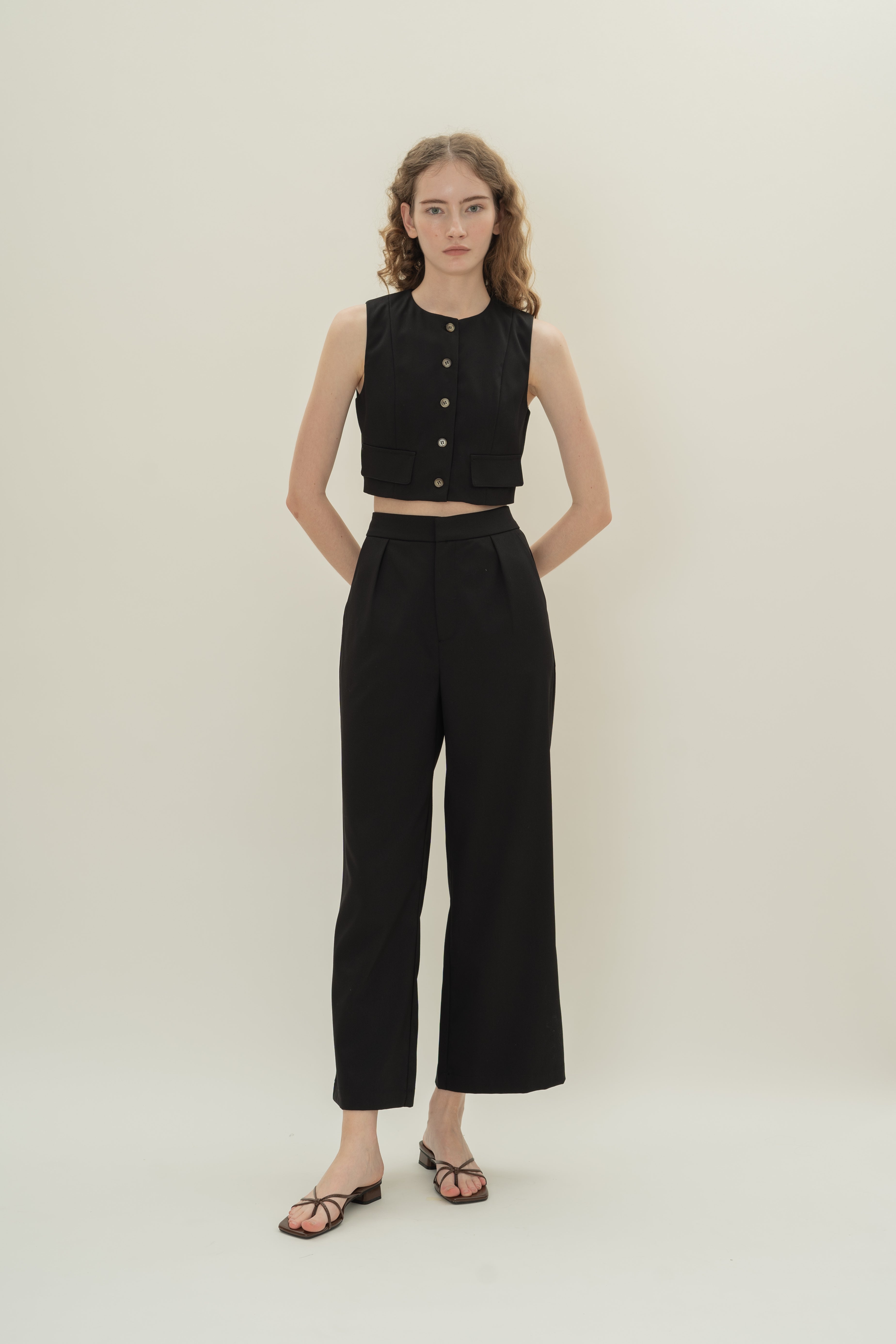 Petite Suiting Pleated Trousers in Black