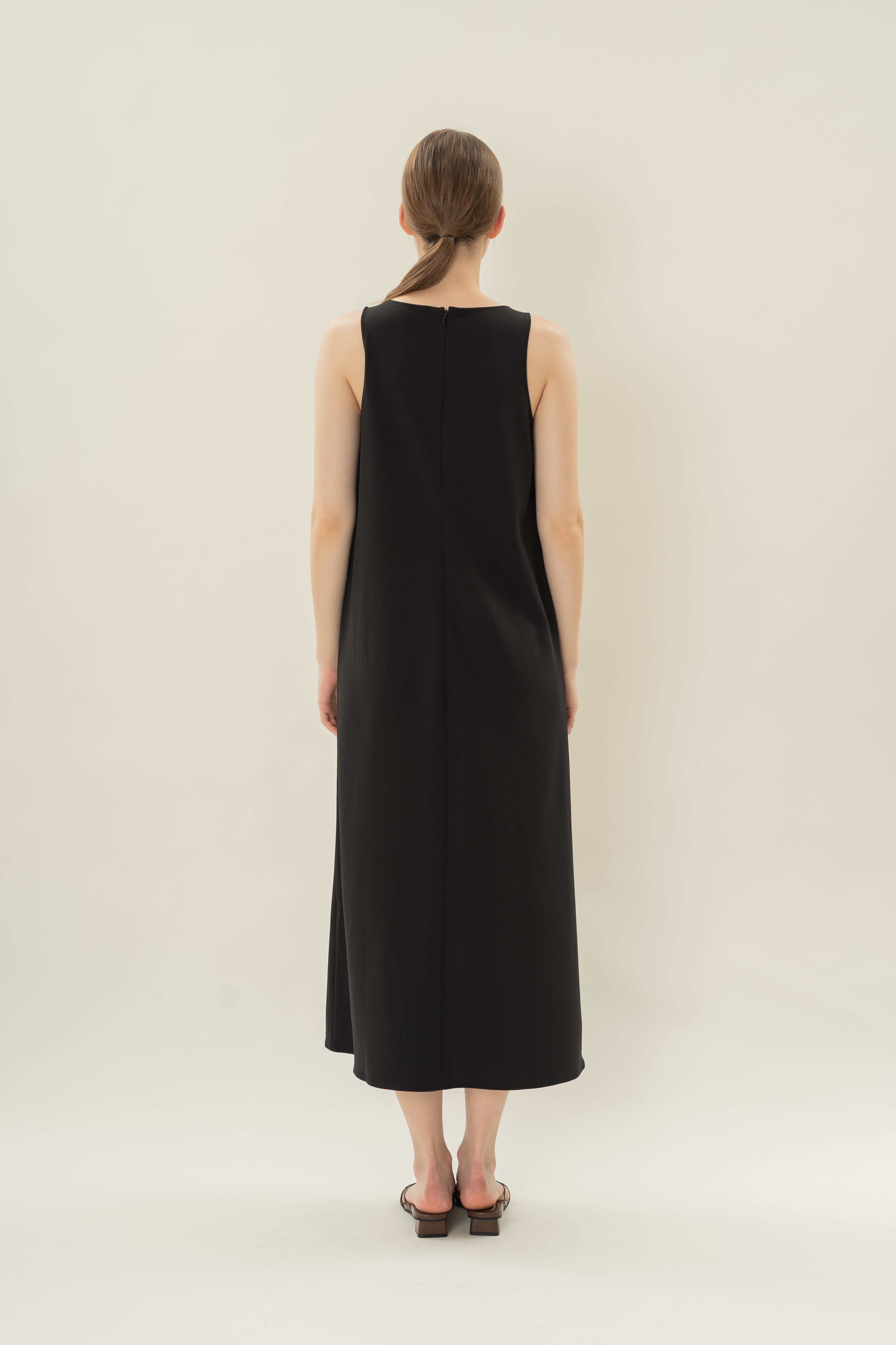 Scoop Neck Sleeveless A-Line Dress in Black