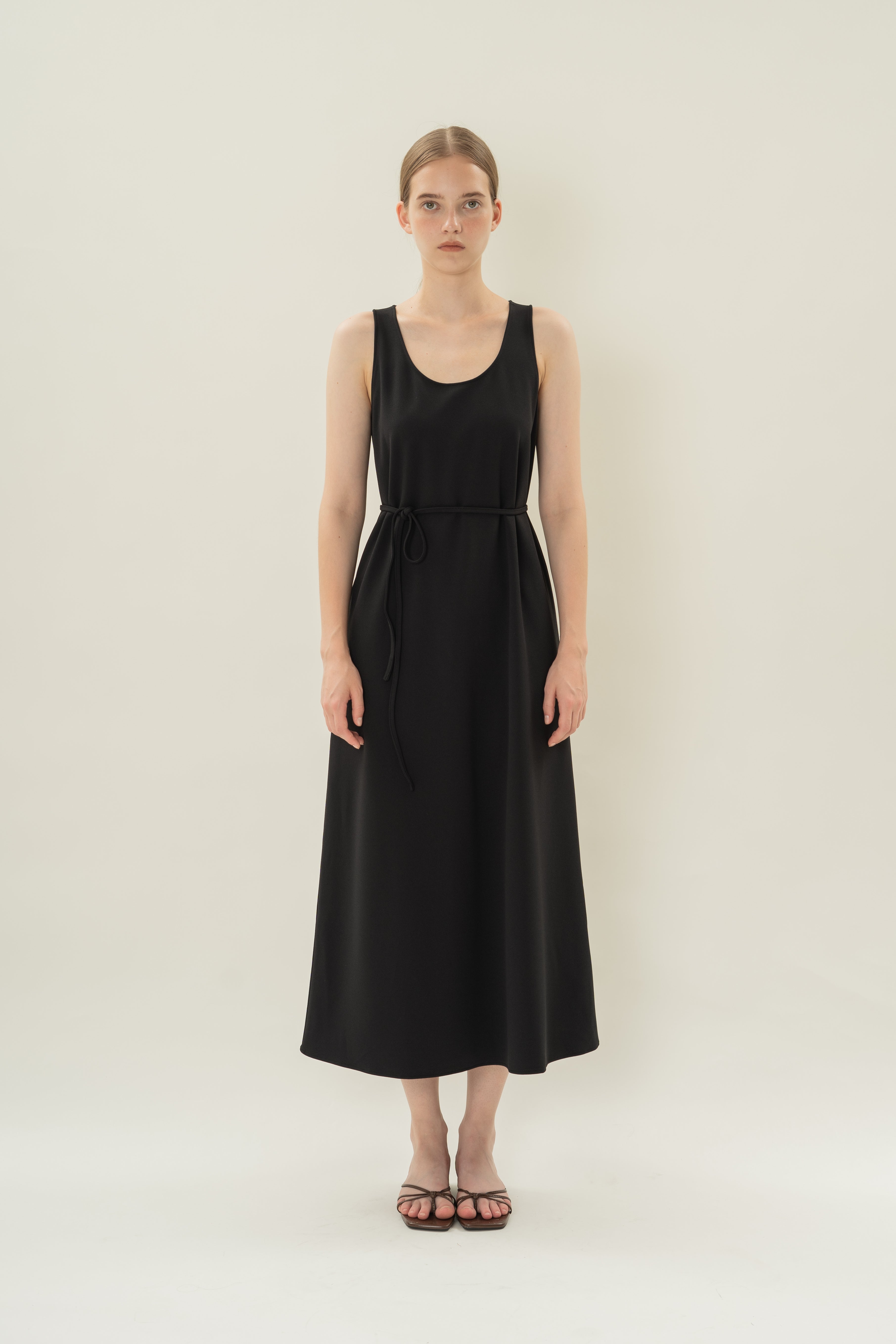 Scoop Neck Sleeveless A-Line Dress in Black