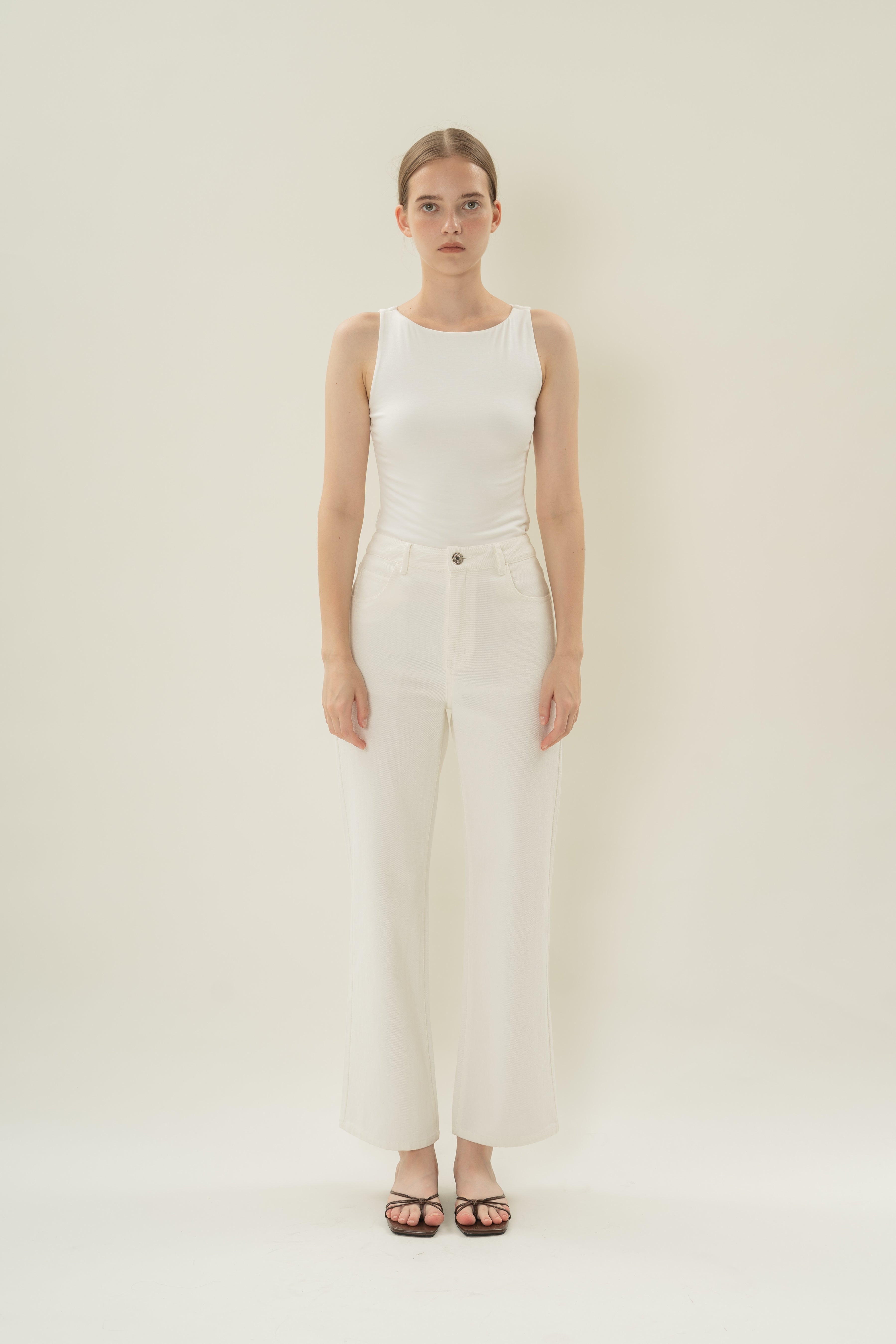 Studios Classic Straight Cut Jeans in White