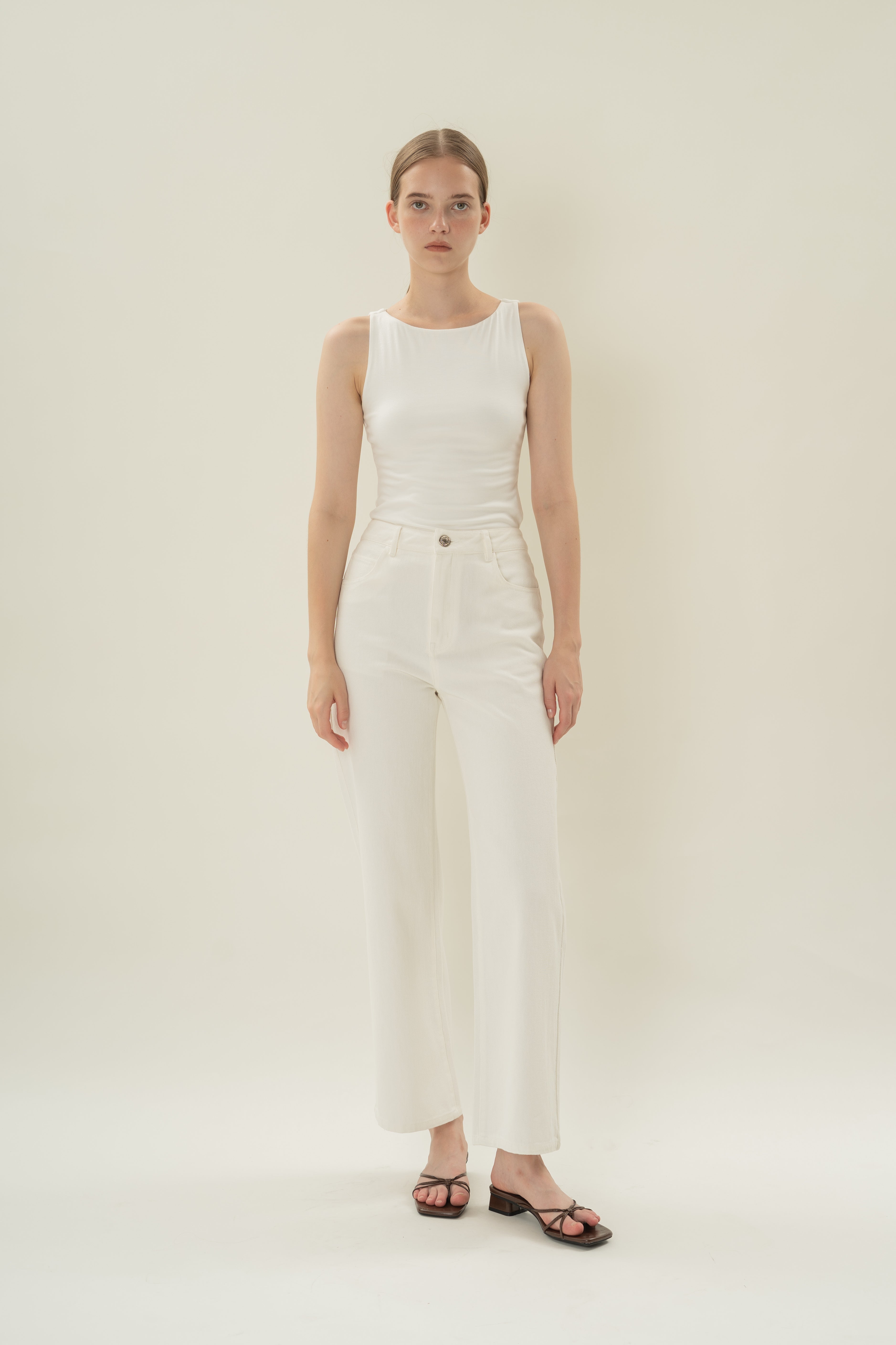 Studios Classic Straight Cut Jeans in White
