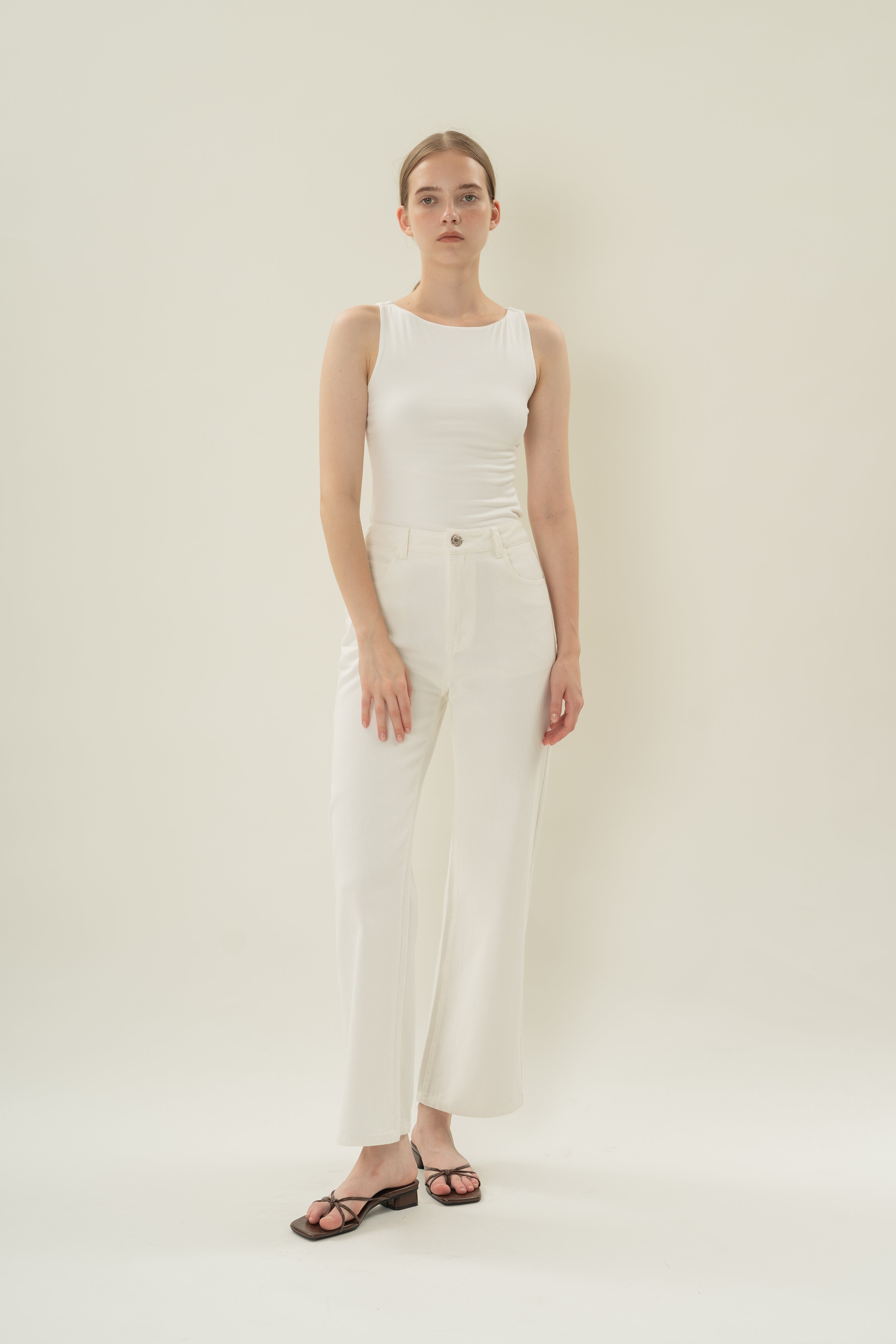 Studios Classic Straight Cut Jeans in White
