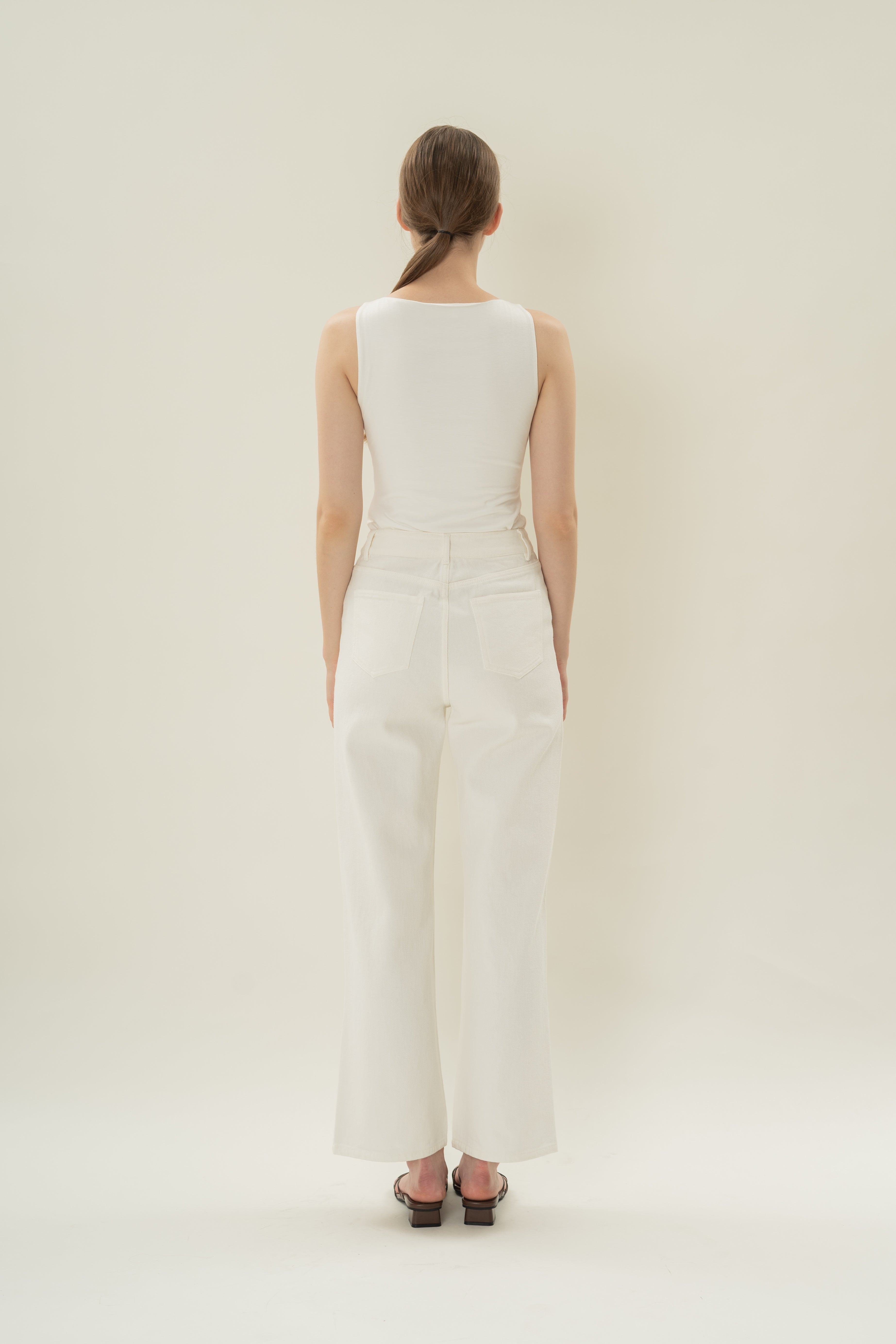 Studios Classic Straight Cut Jeans in White