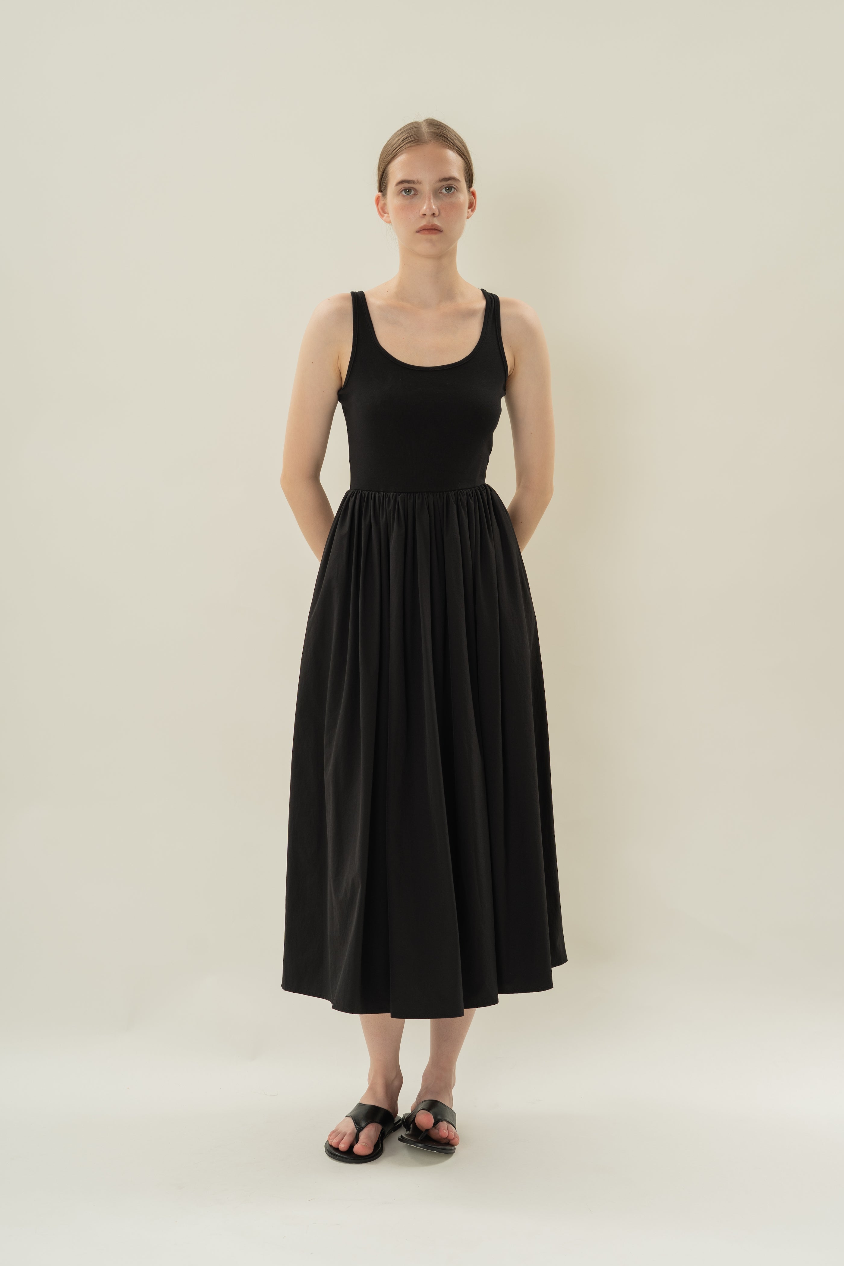 Scoop Neck Contrast Panel Midi Dress in Black