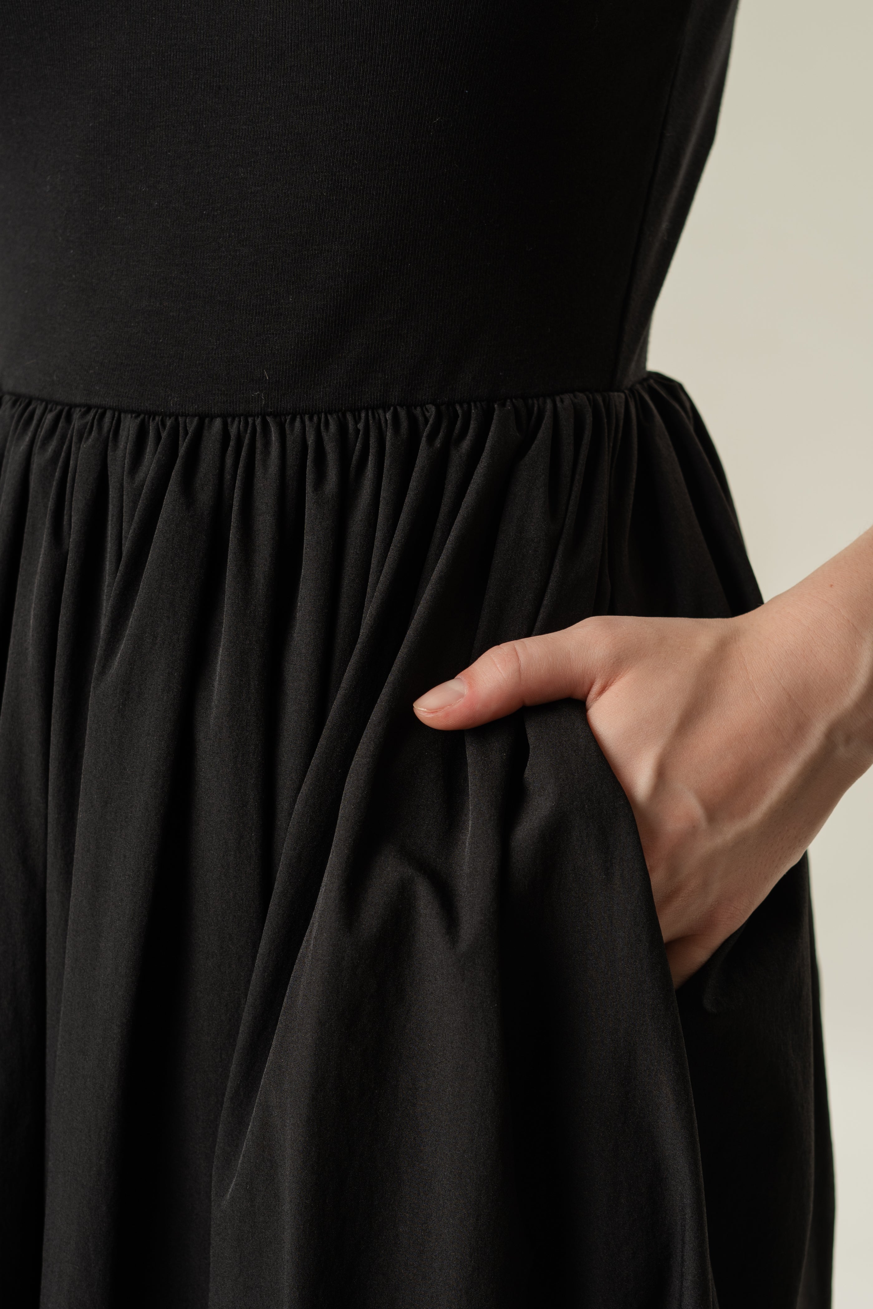 Scoop Neck Contrast Panel Midi Dress in Black