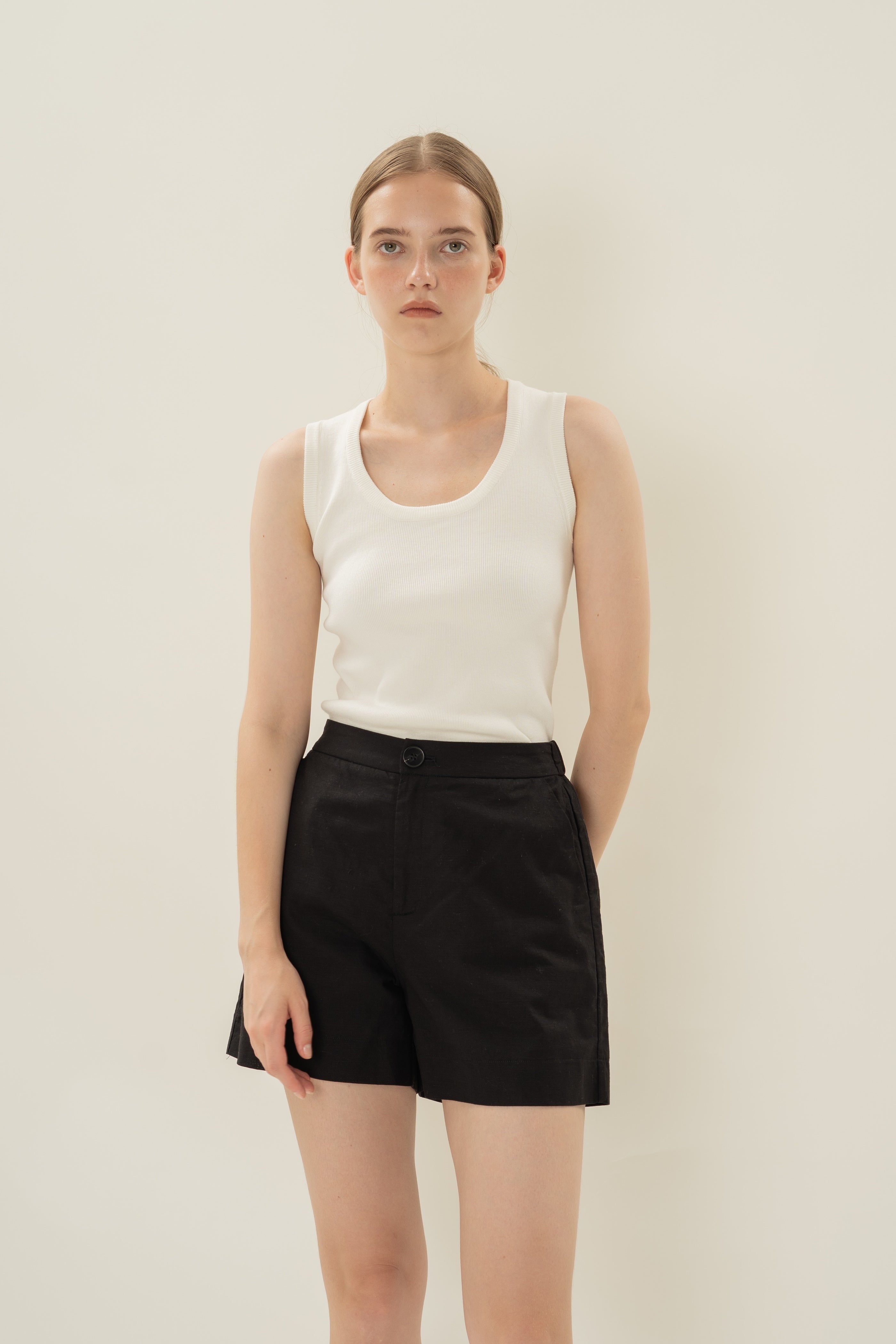 Tailored Elasticated Shorts in Black