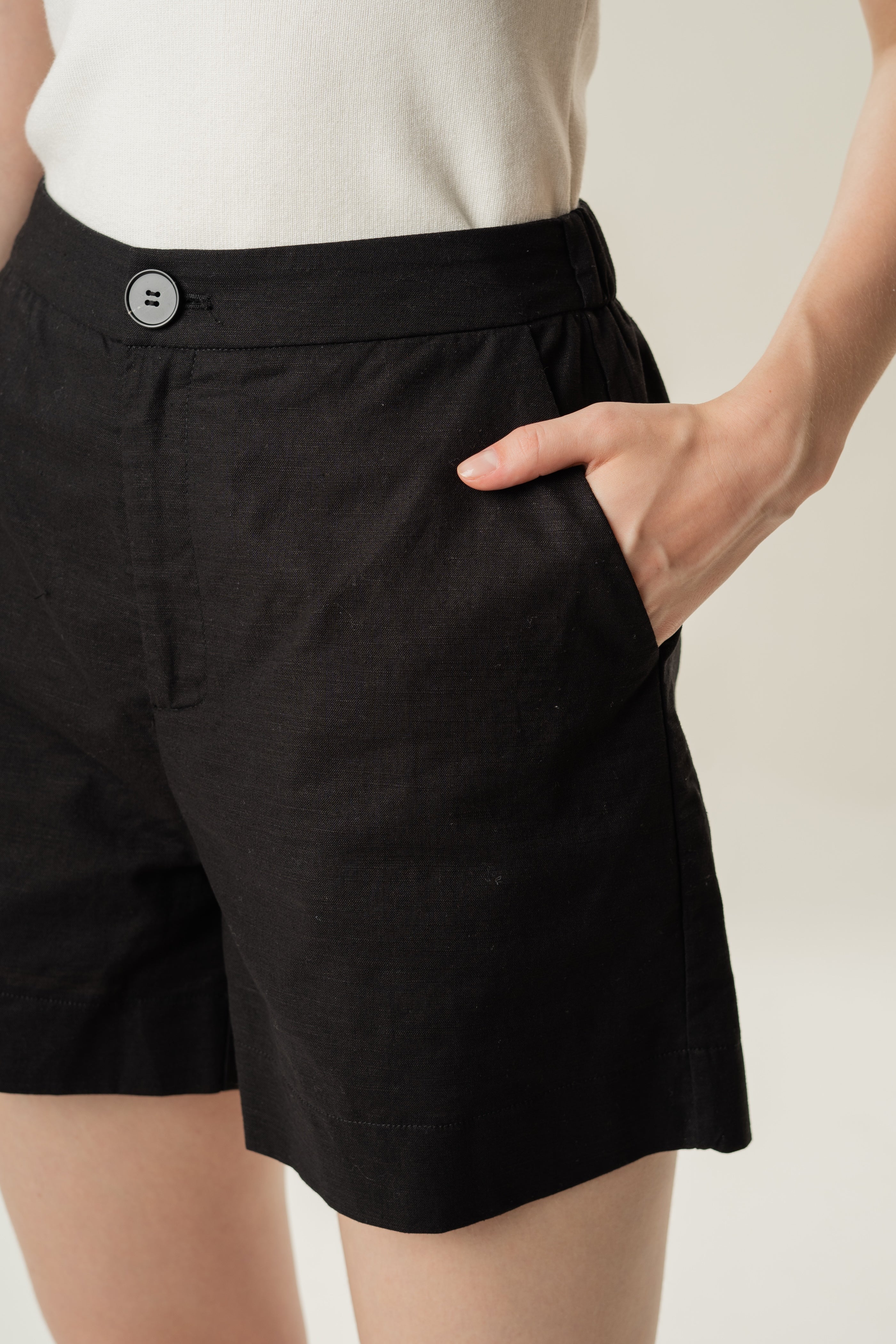 Tailored Elasticated Shorts in Black