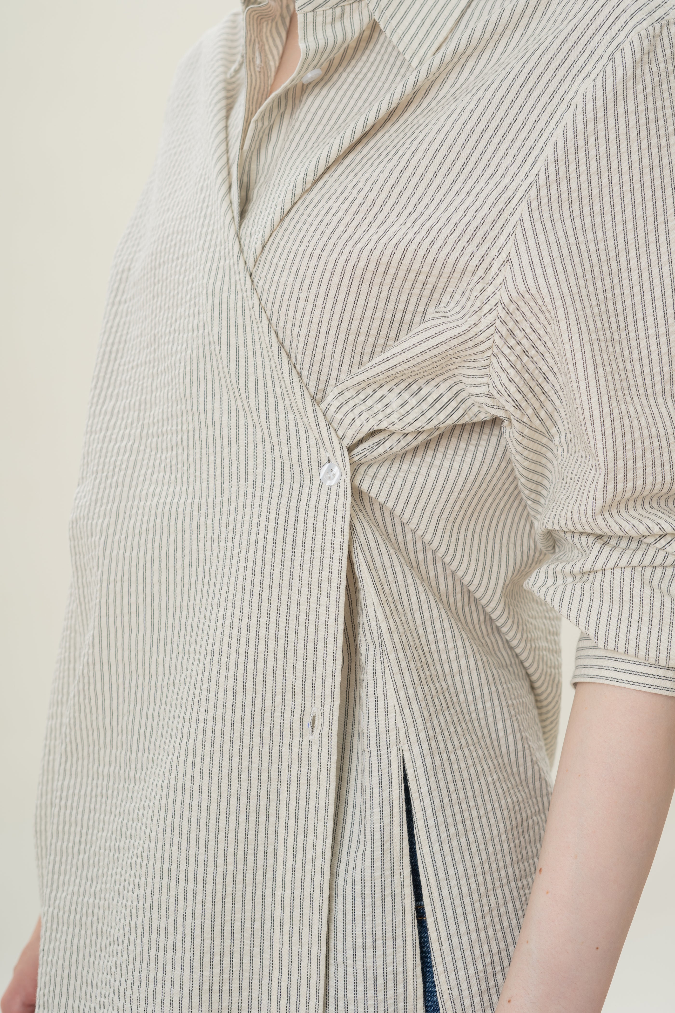Oversized Wrap Shirt in Seersucker Blue Stripes