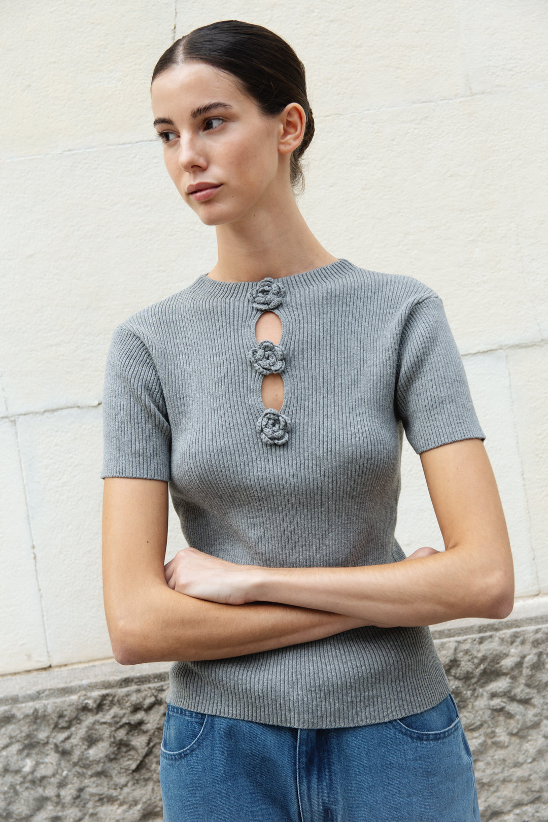 Floral Applique Short Sleeve Knit Top in Heather Grey
