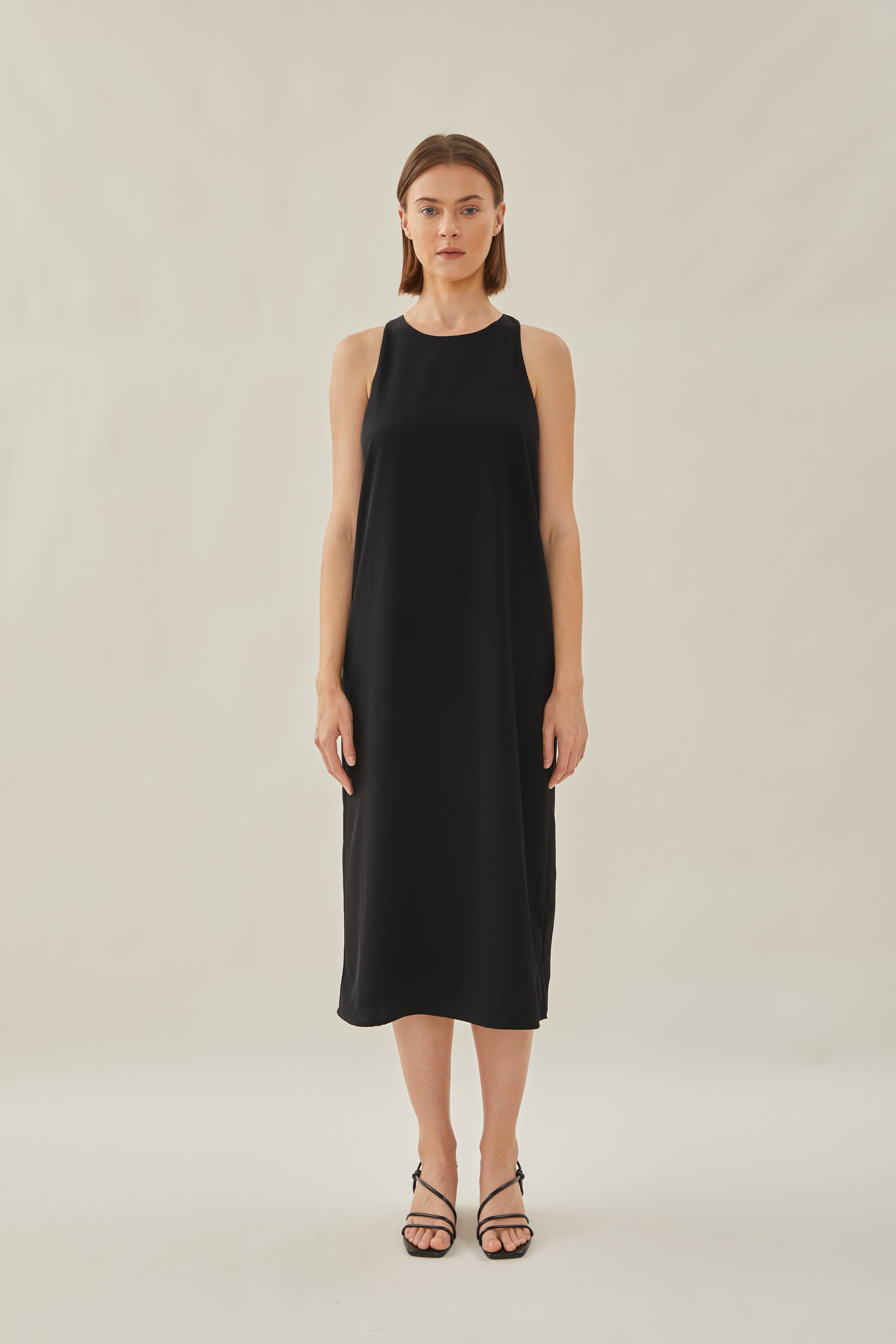 Round Neck Midi Dress in Black