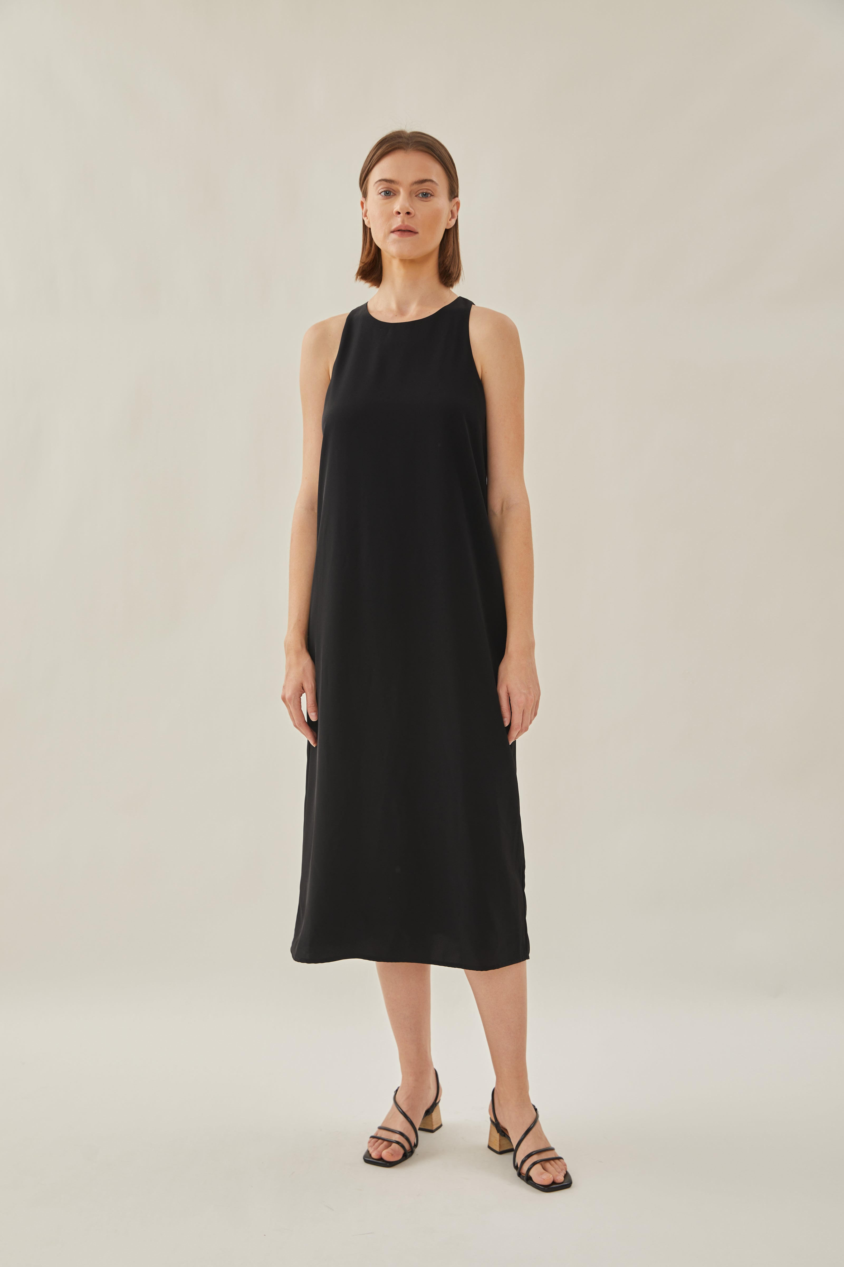 Round Neck Midi Dress in Black