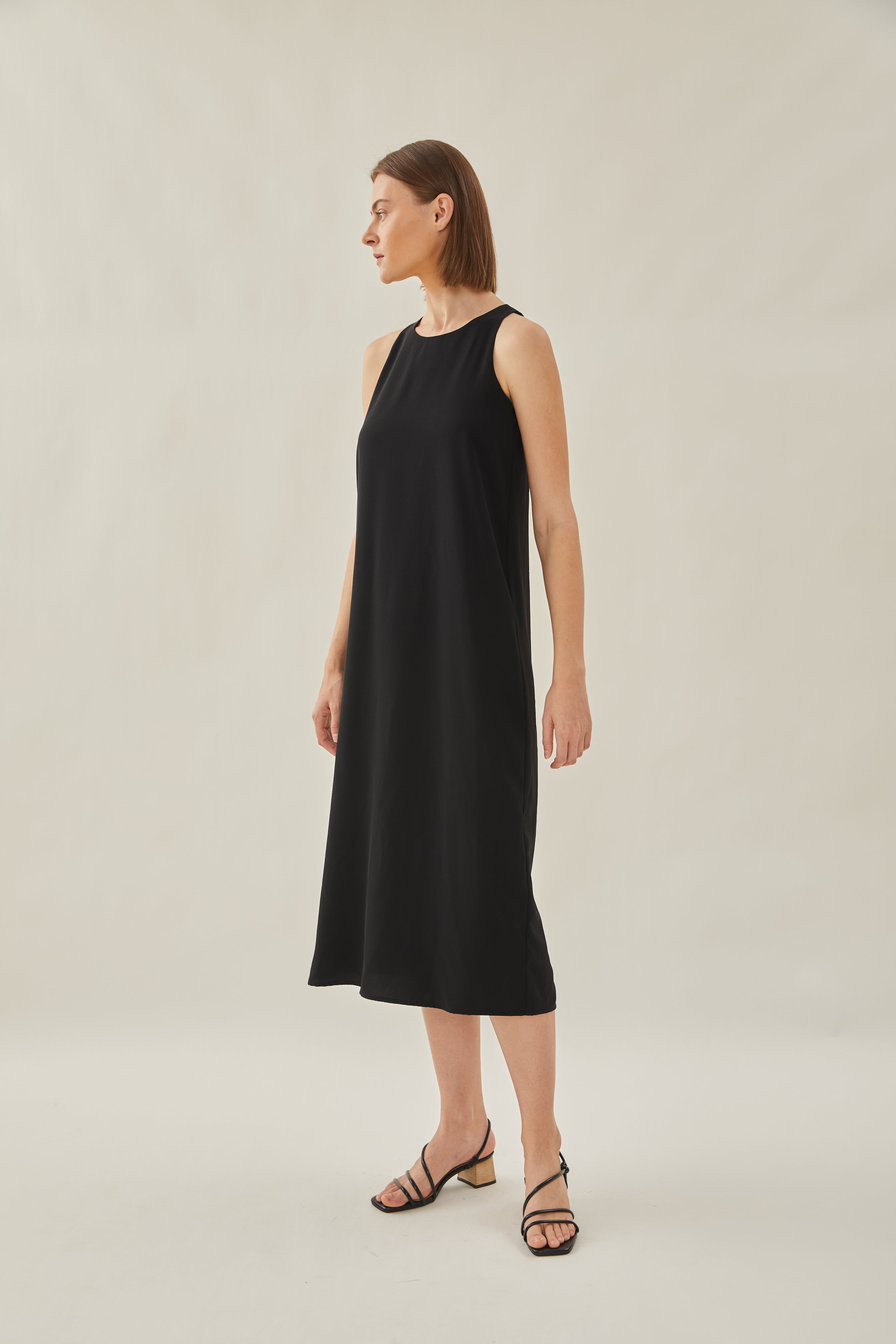 Round Neck Midi Dress in Black