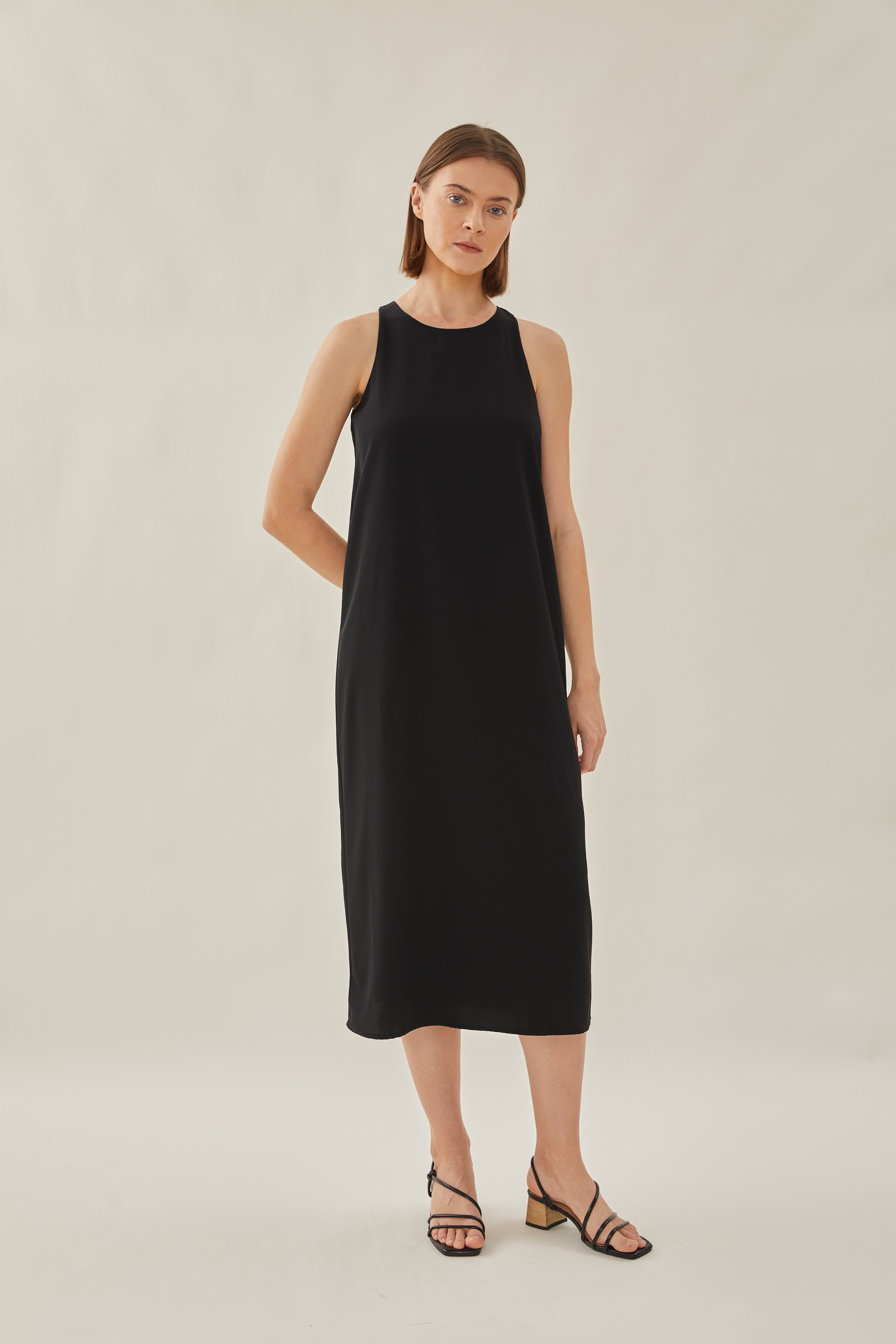 Round Neck Midi Dress in Black