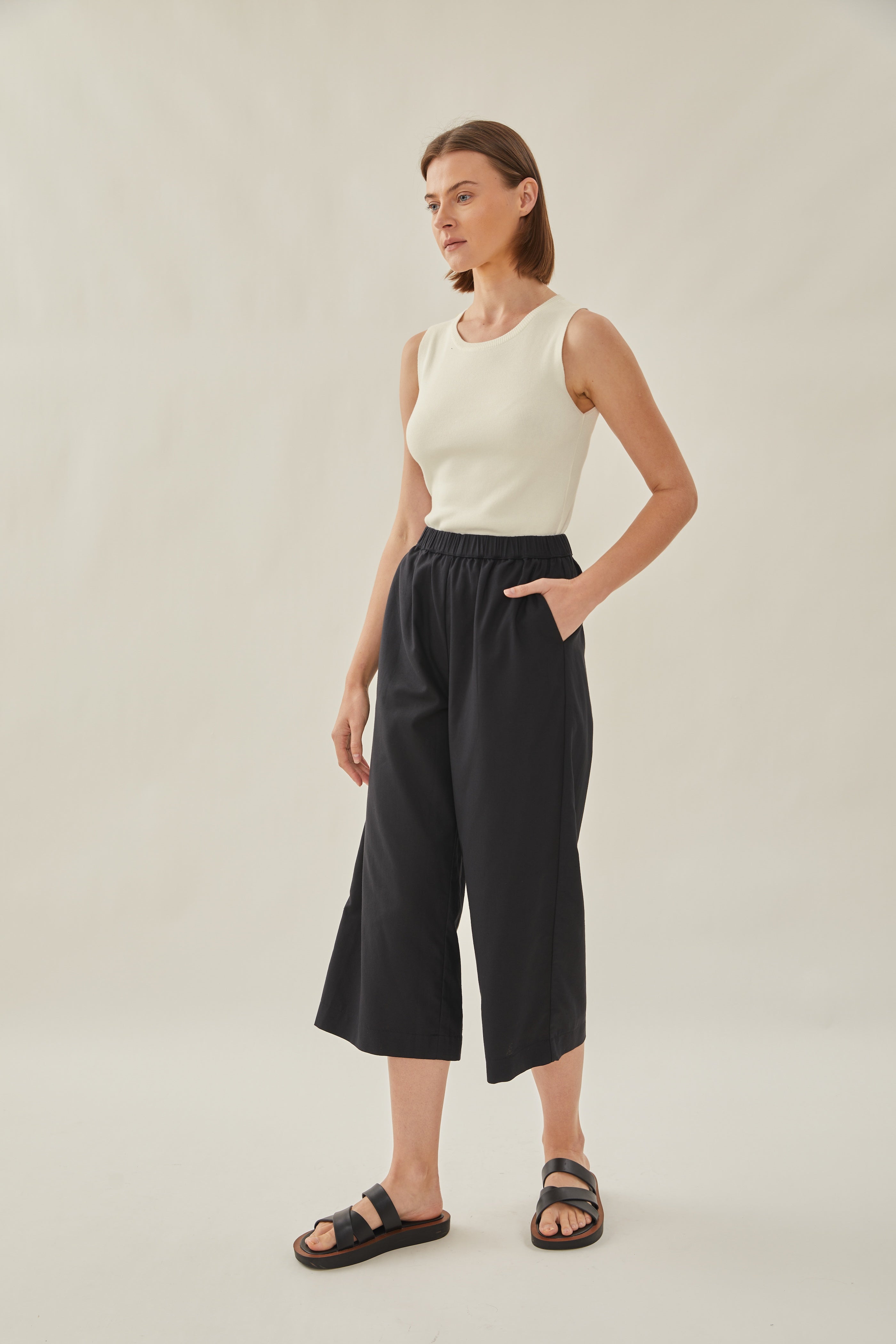 Cropped Relaxed Waisted Trousers in Black