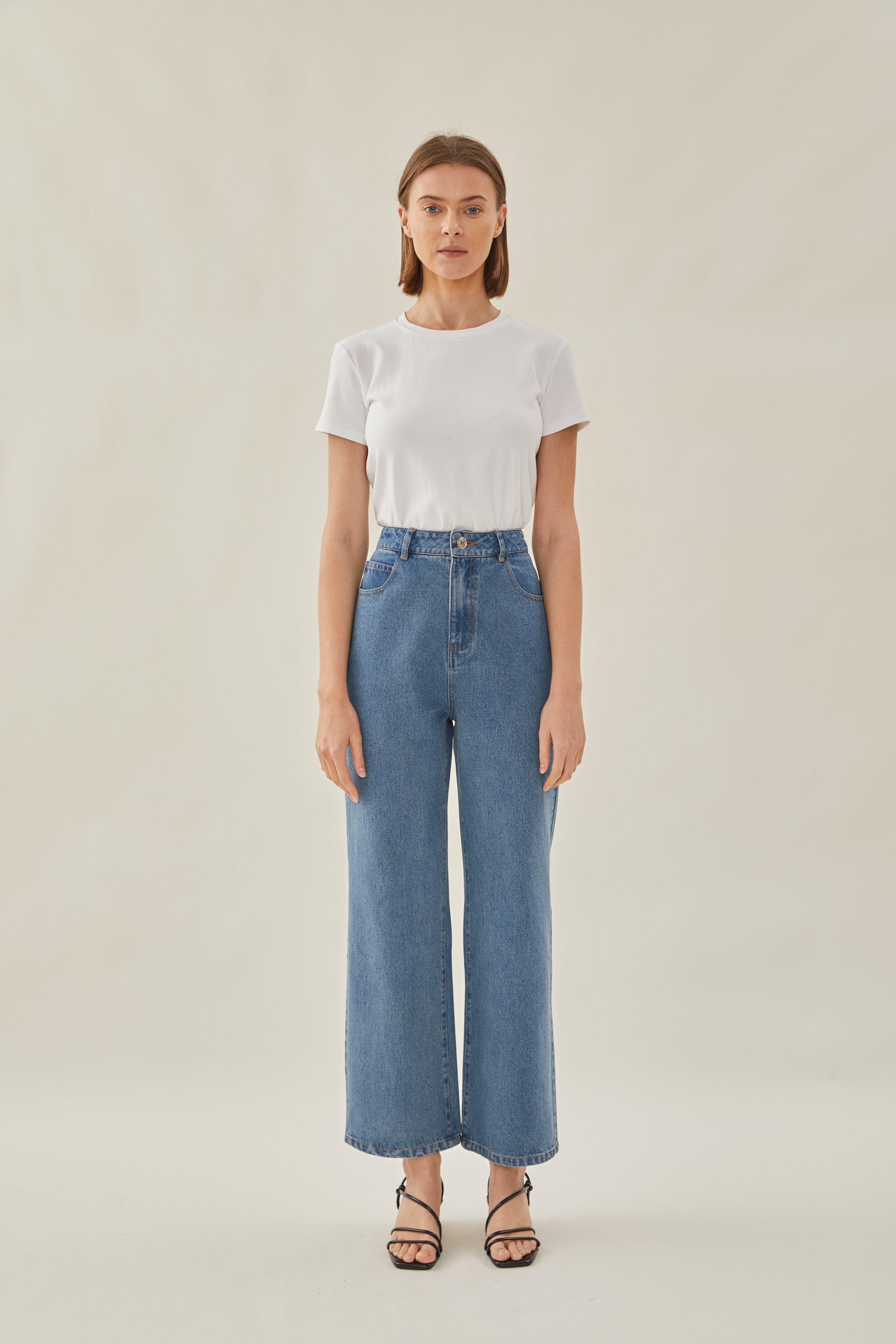 Lightweight Straight Jeans in Midwash