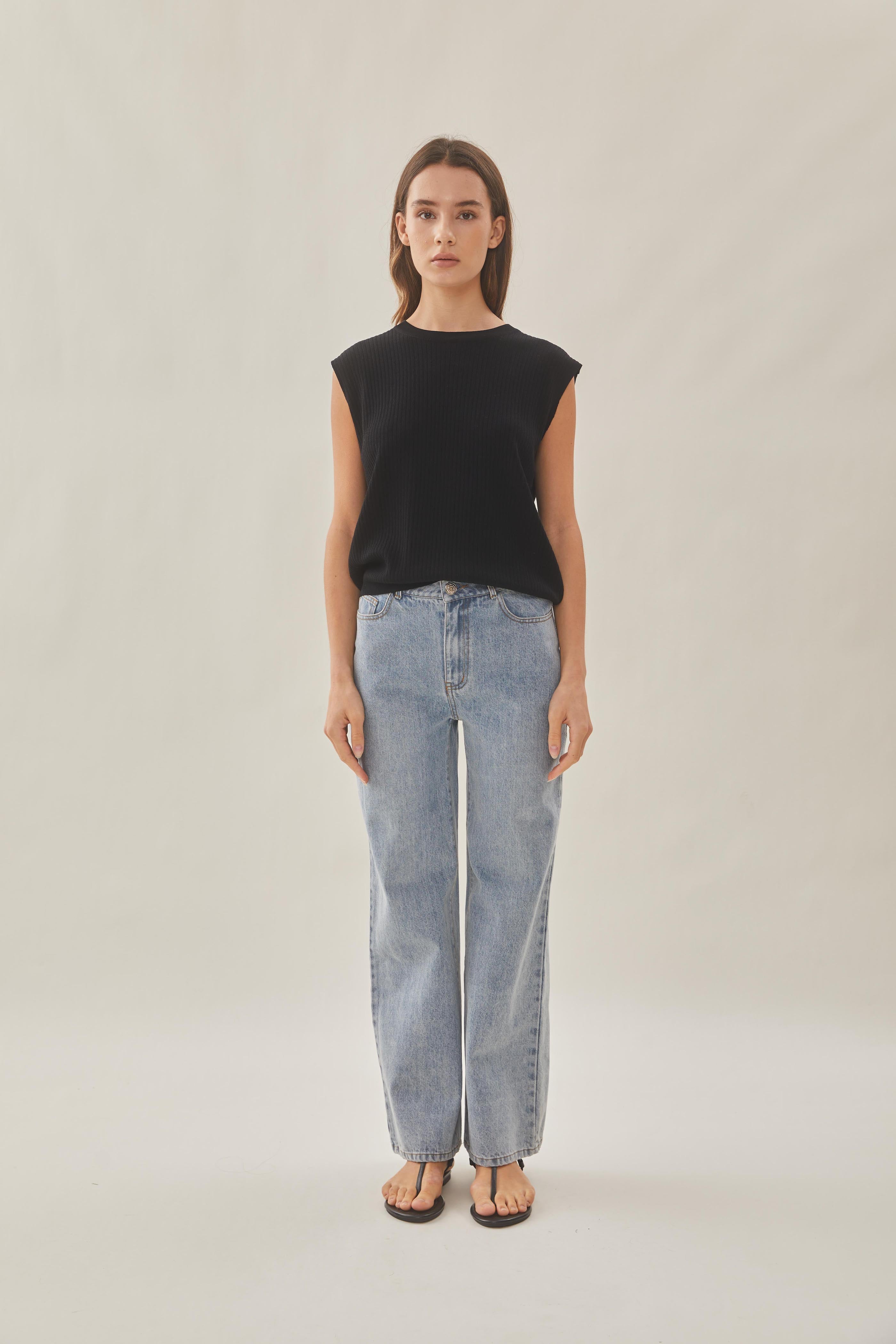 Knitted Round Neck Sleeveless Top in Black