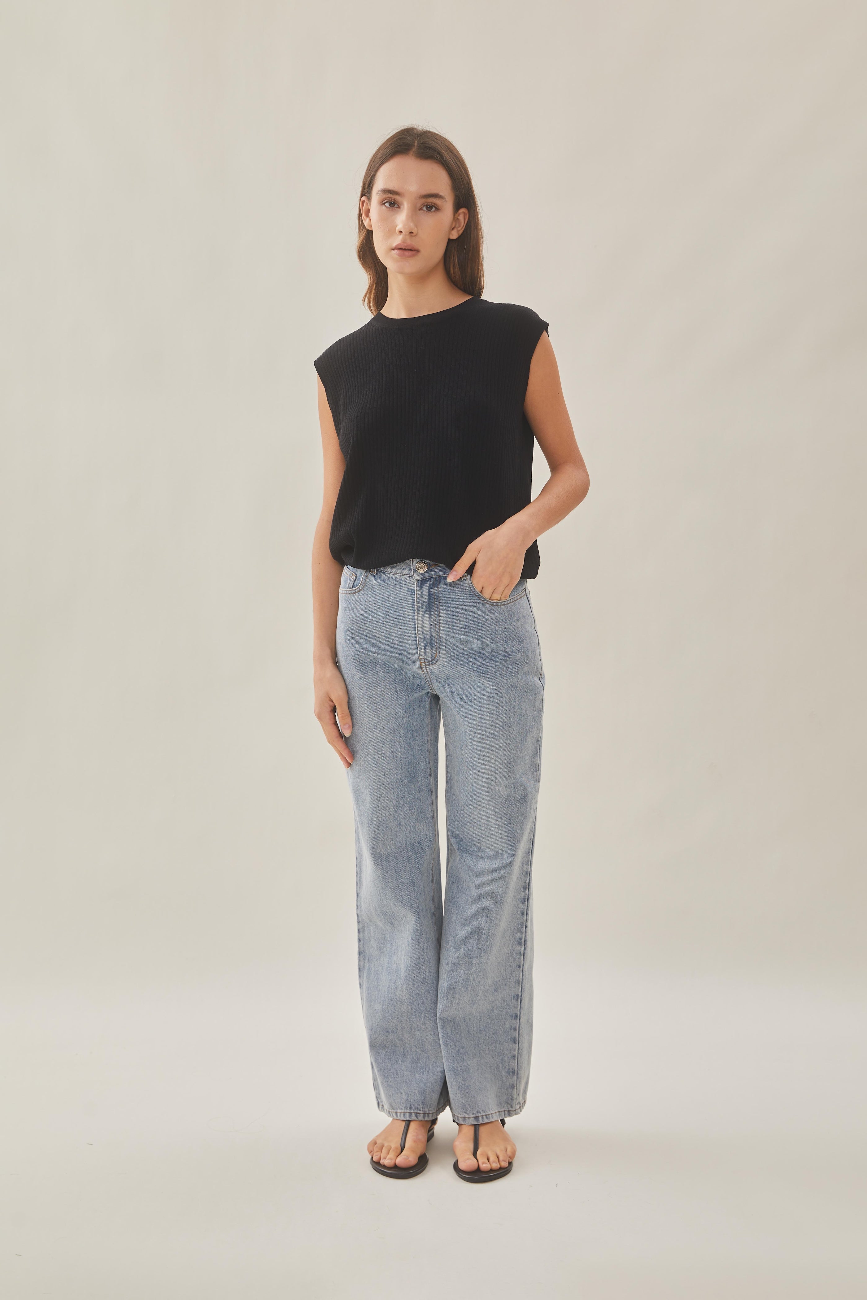 Knitted Round Neck Sleeveless Top in Black