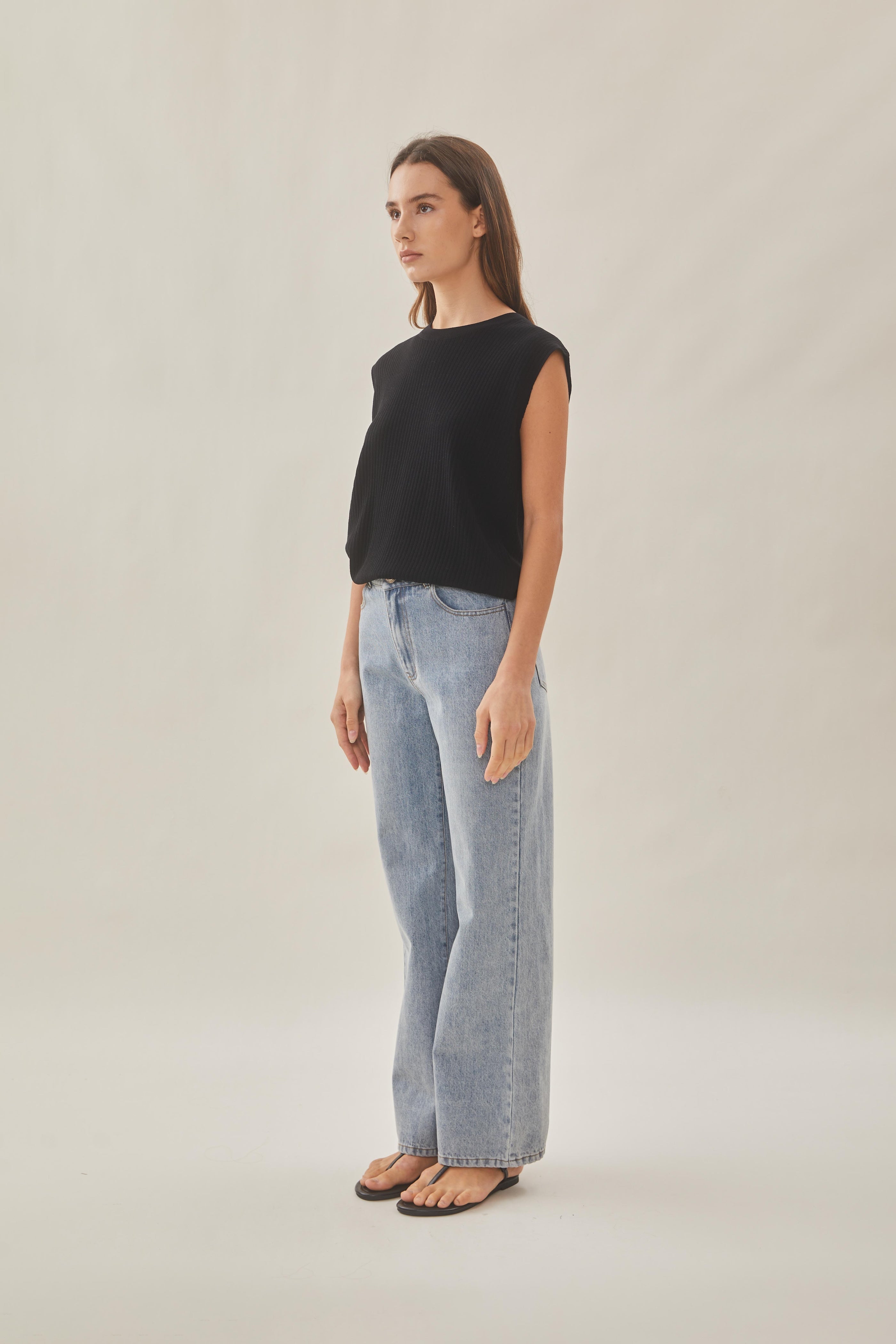 Knitted Round Neck Sleeveless Top in Black
