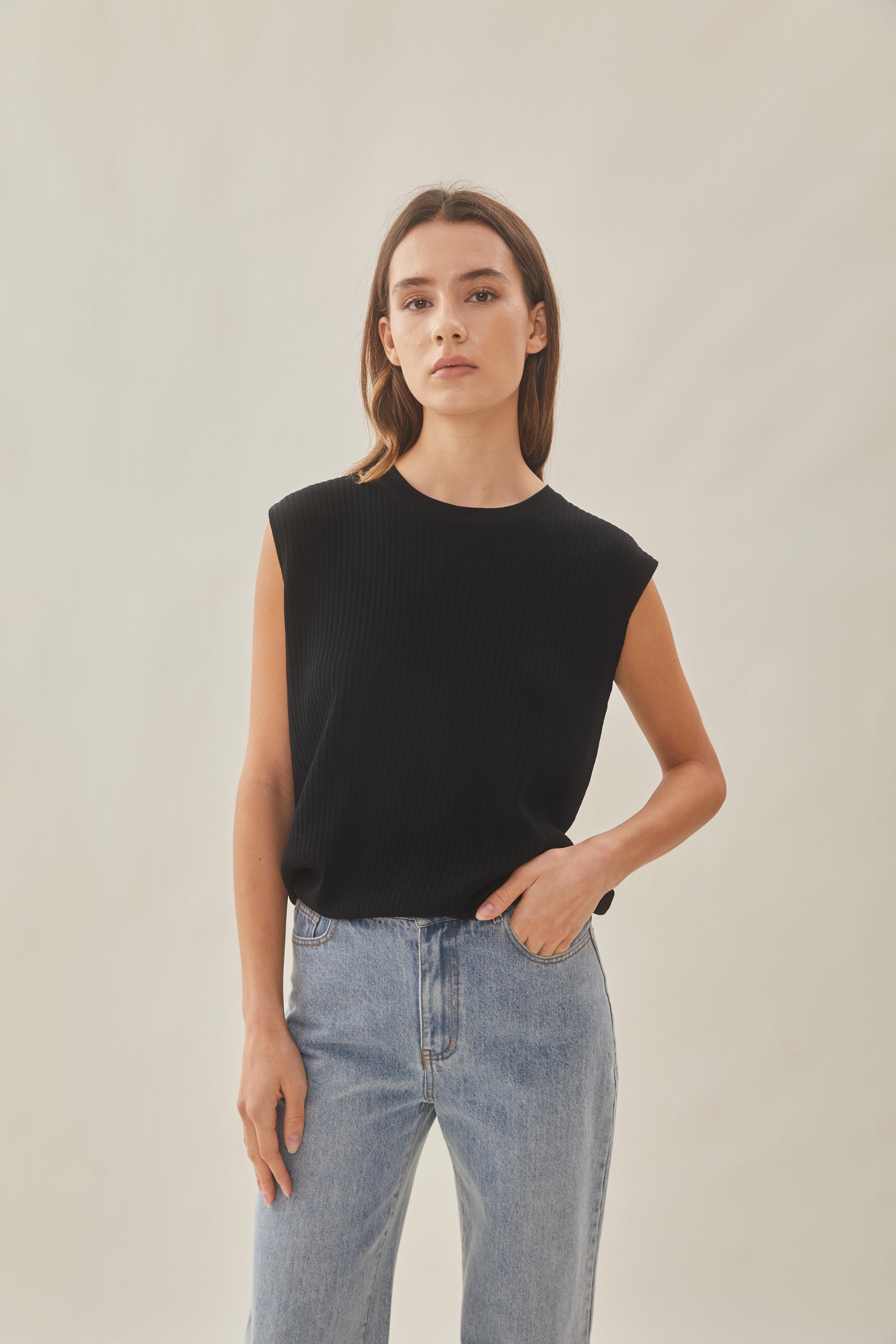 Knitted Round Neck Sleeveless Top in Black