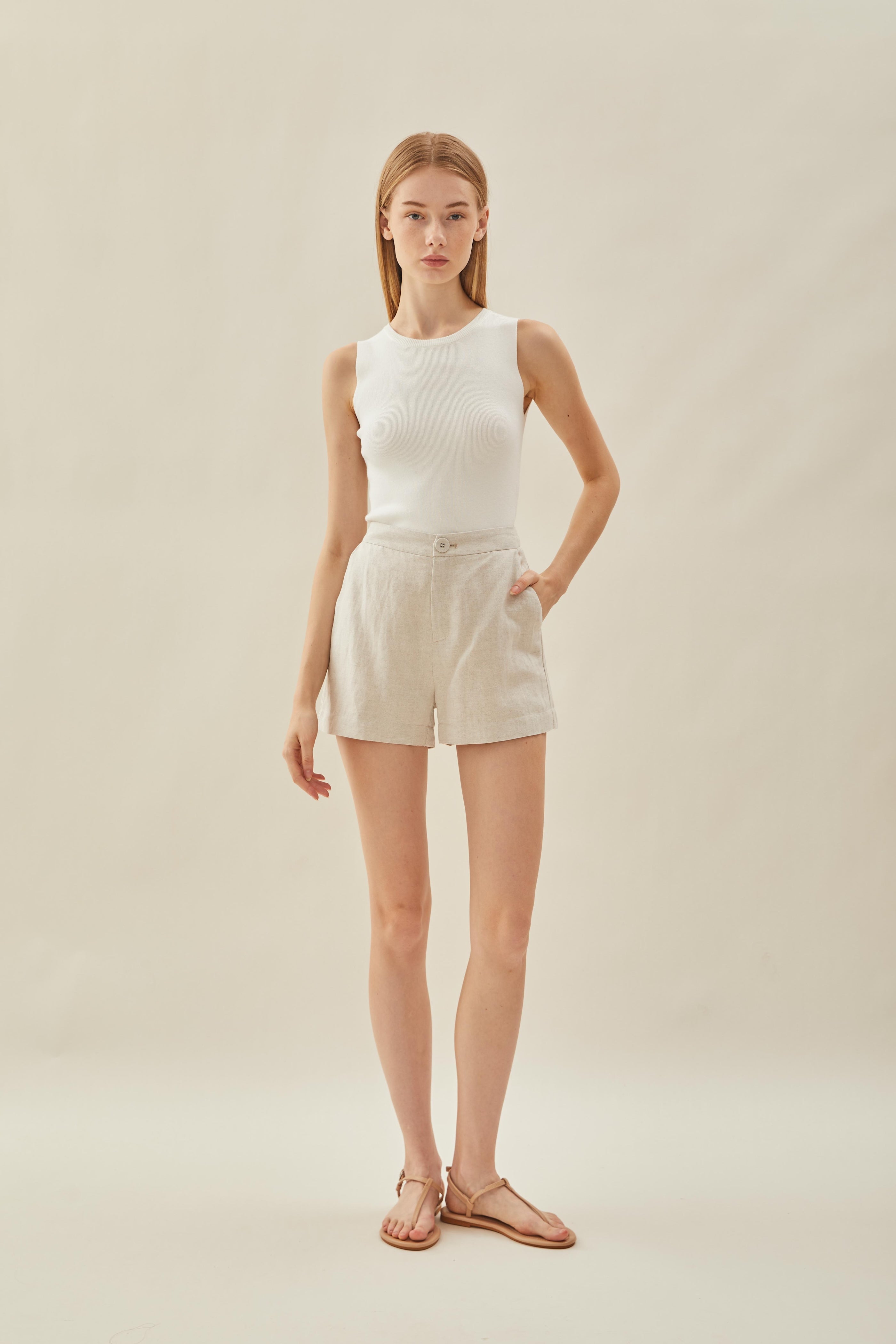 Relaxed Linen Shorts in Natural