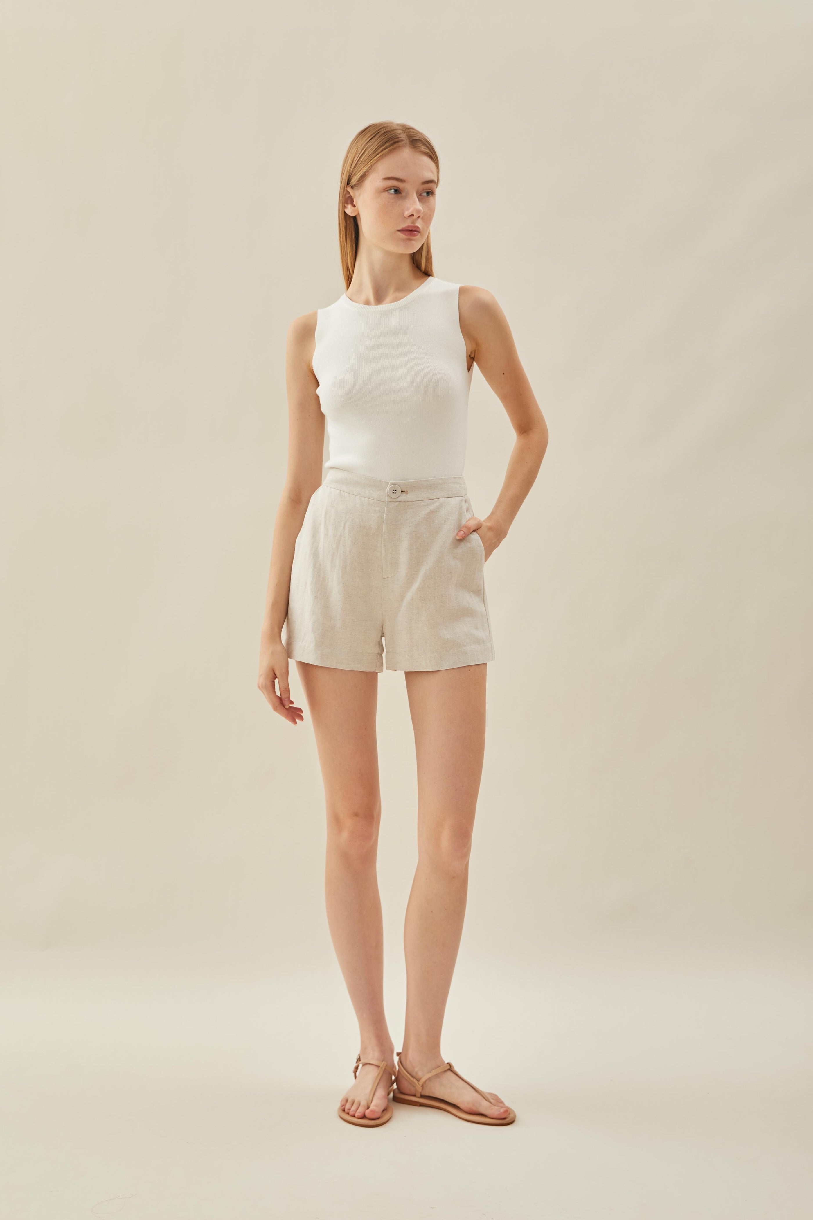 Relaxed Linen Shorts in Natural