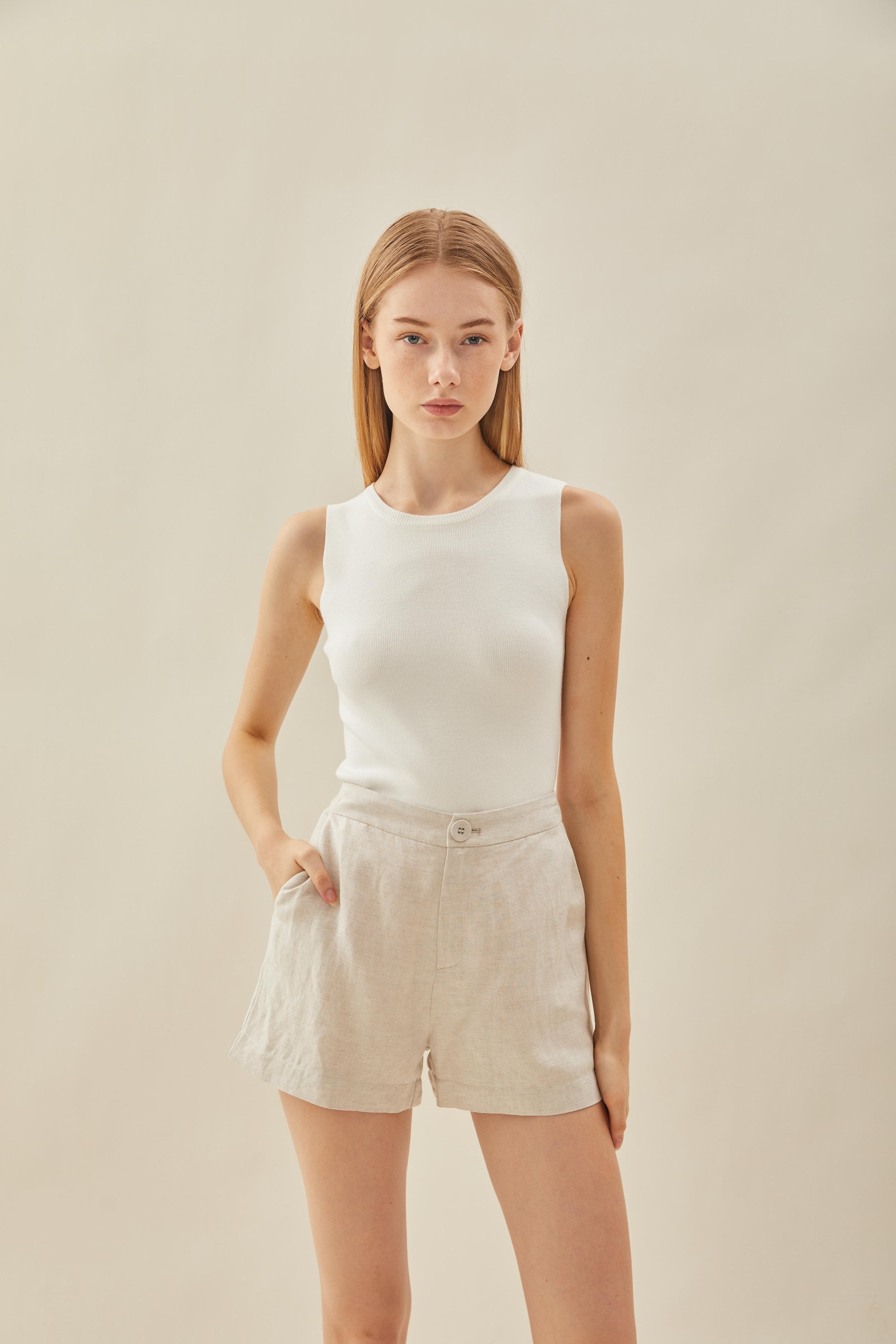 Relaxed Linen Shorts in Natural