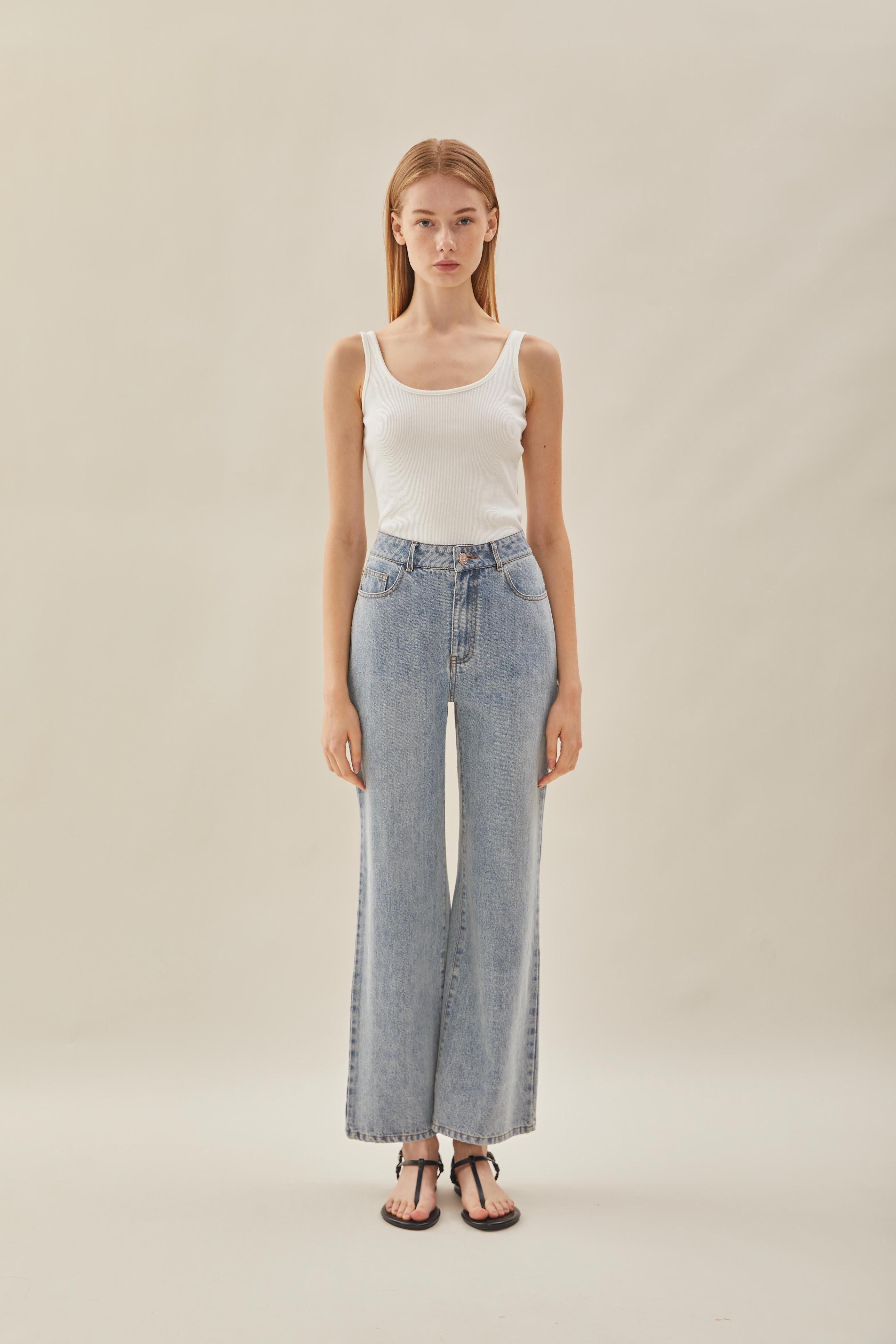 High Waisted Jeans in Mid Wash