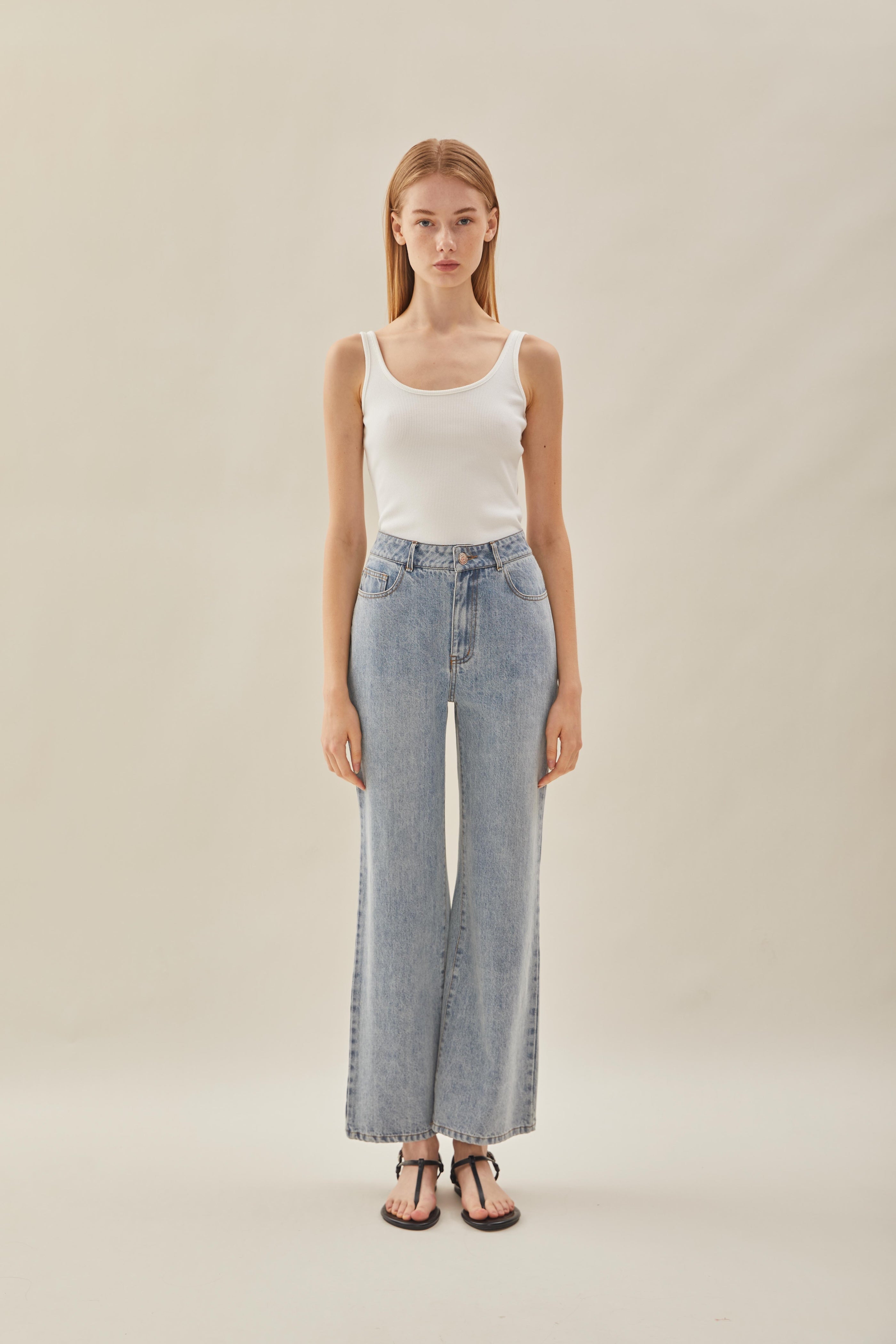 Studios High Waisted Fit Jeans in Mid Wash