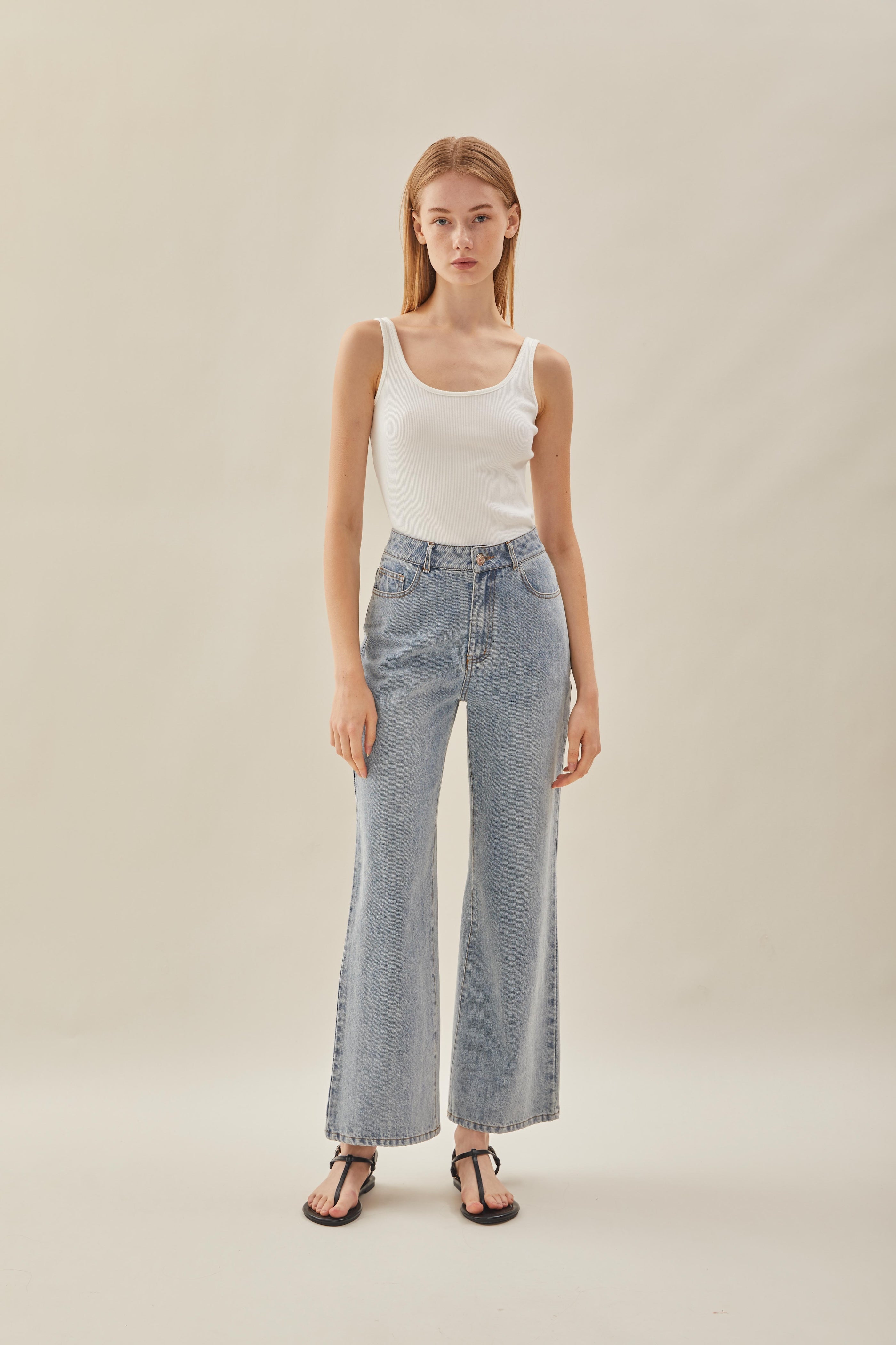 Studios High Waisted Fit Jeans in Mid Wash