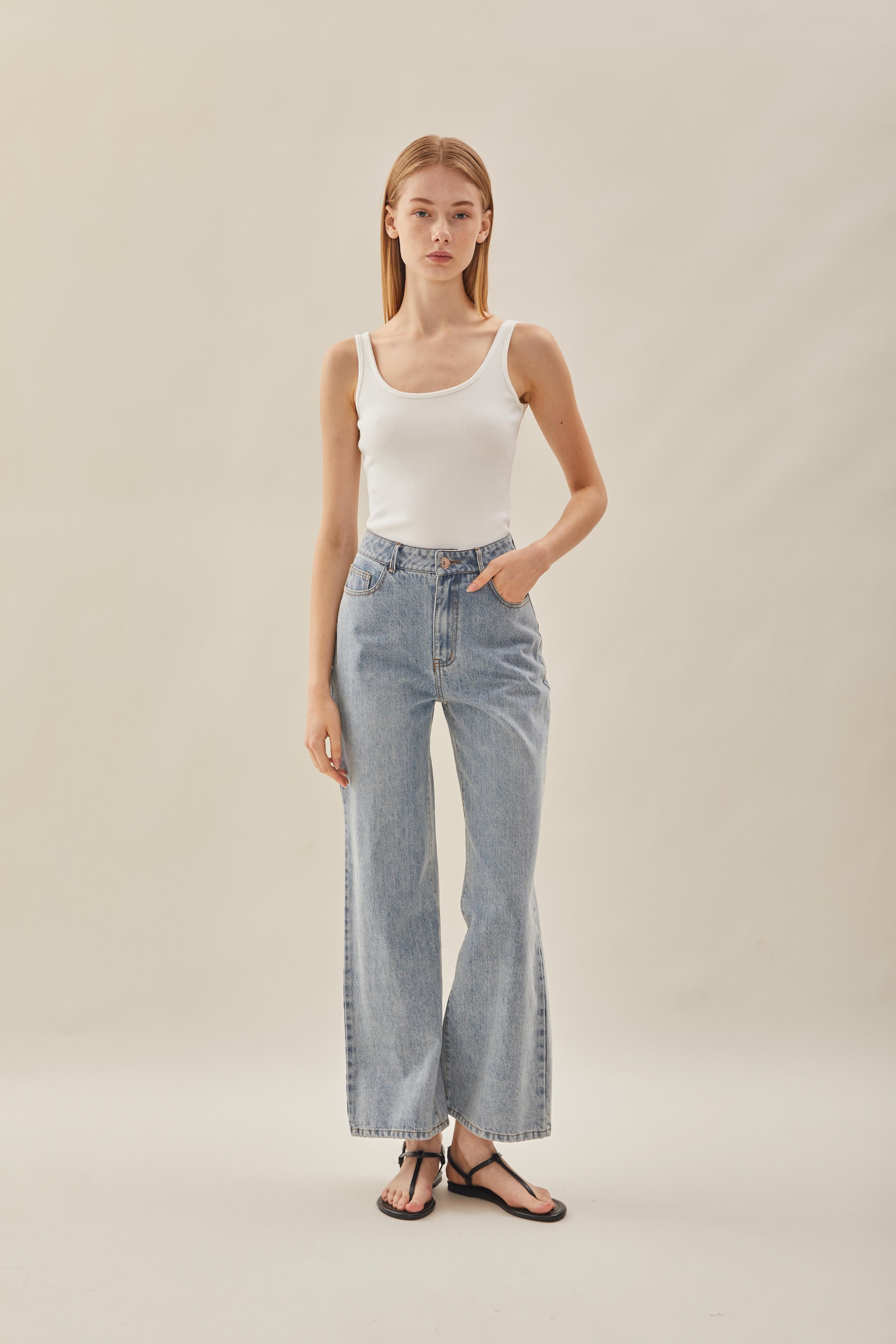 Studios High Waisted Fit Jeans in Mid Wash