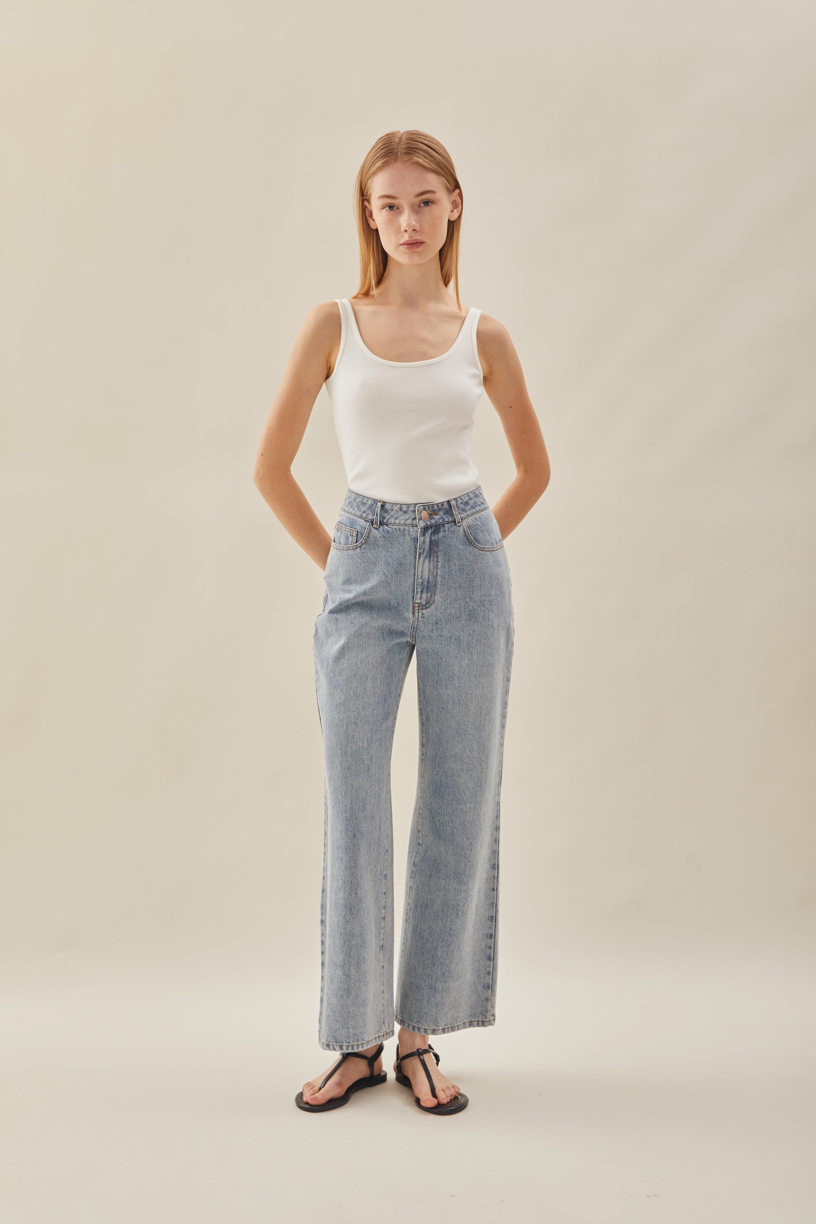 Studios High Waisted Fit Jeans in Mid Wash