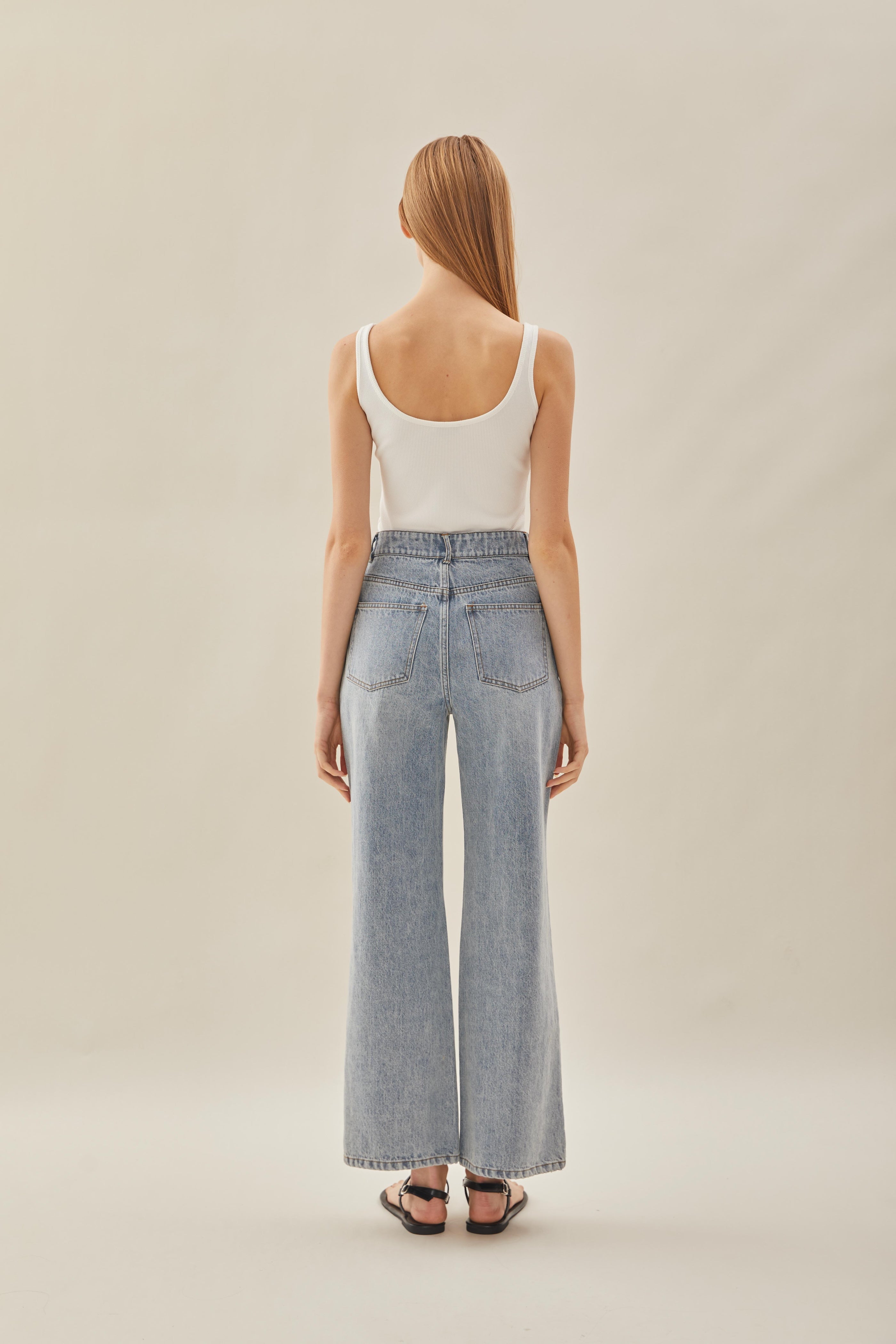 Studios High Waisted Fit Jeans in Mid Wash