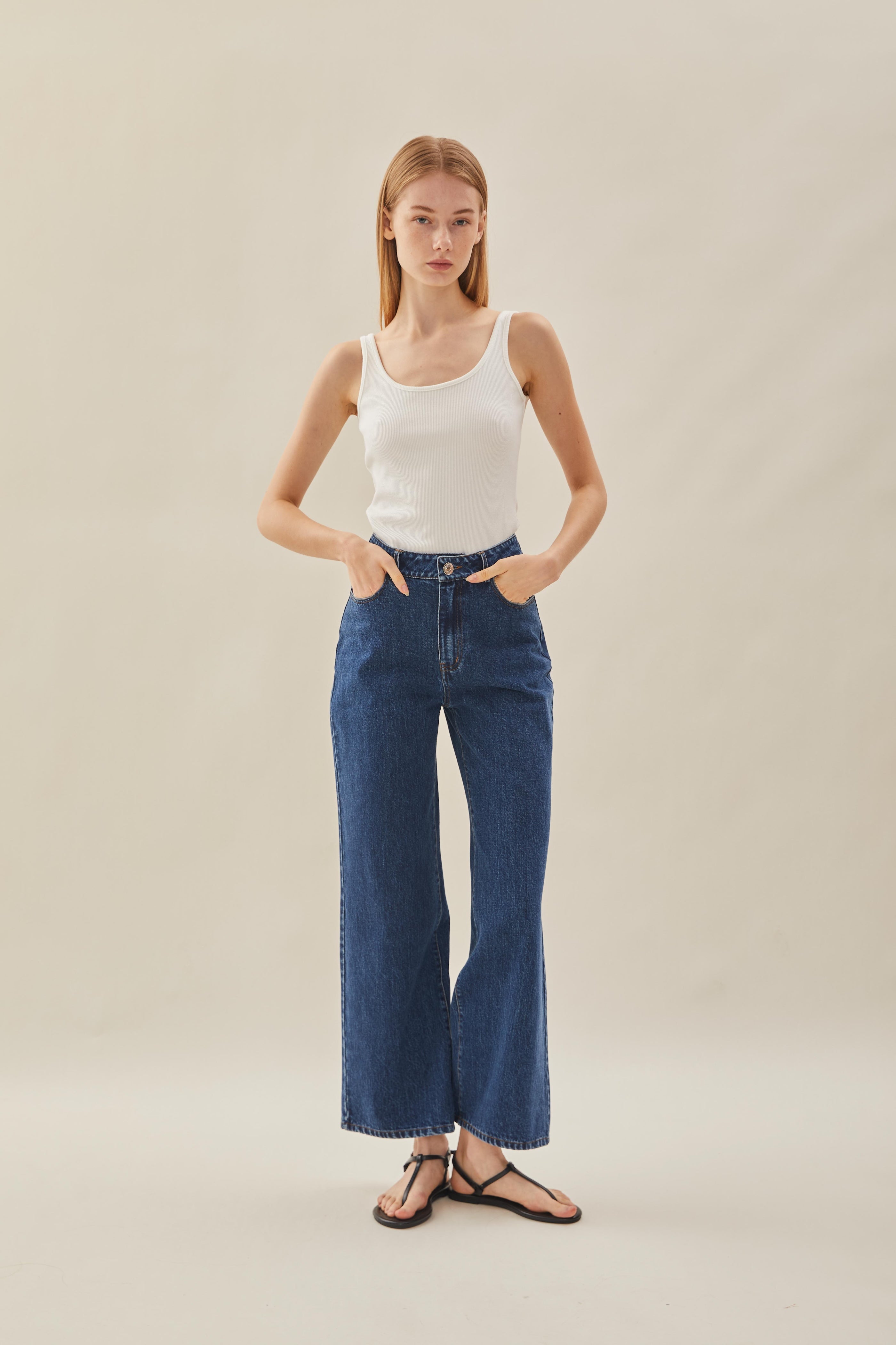 Studios High Waisted Fit Jeans in Dark Wash