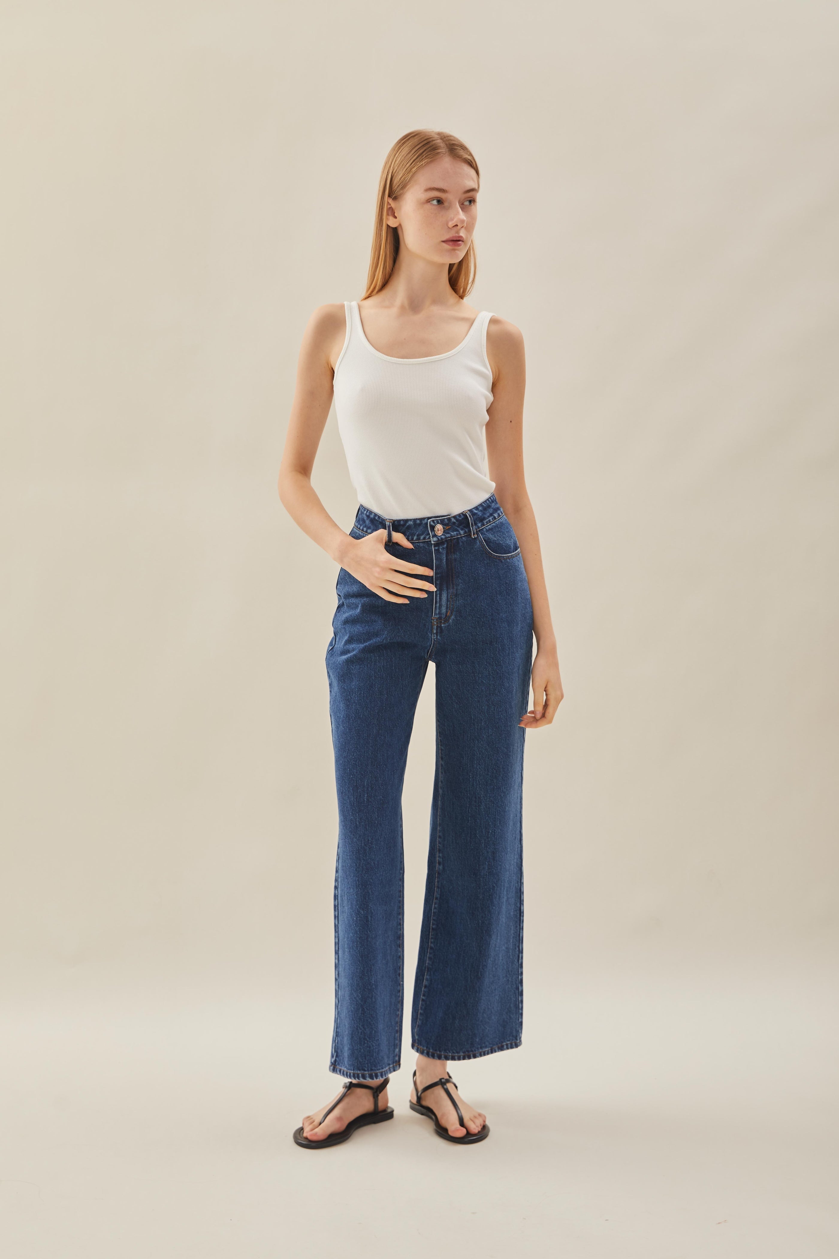 Studios High Waisted Fit Jeans in Dark Wash