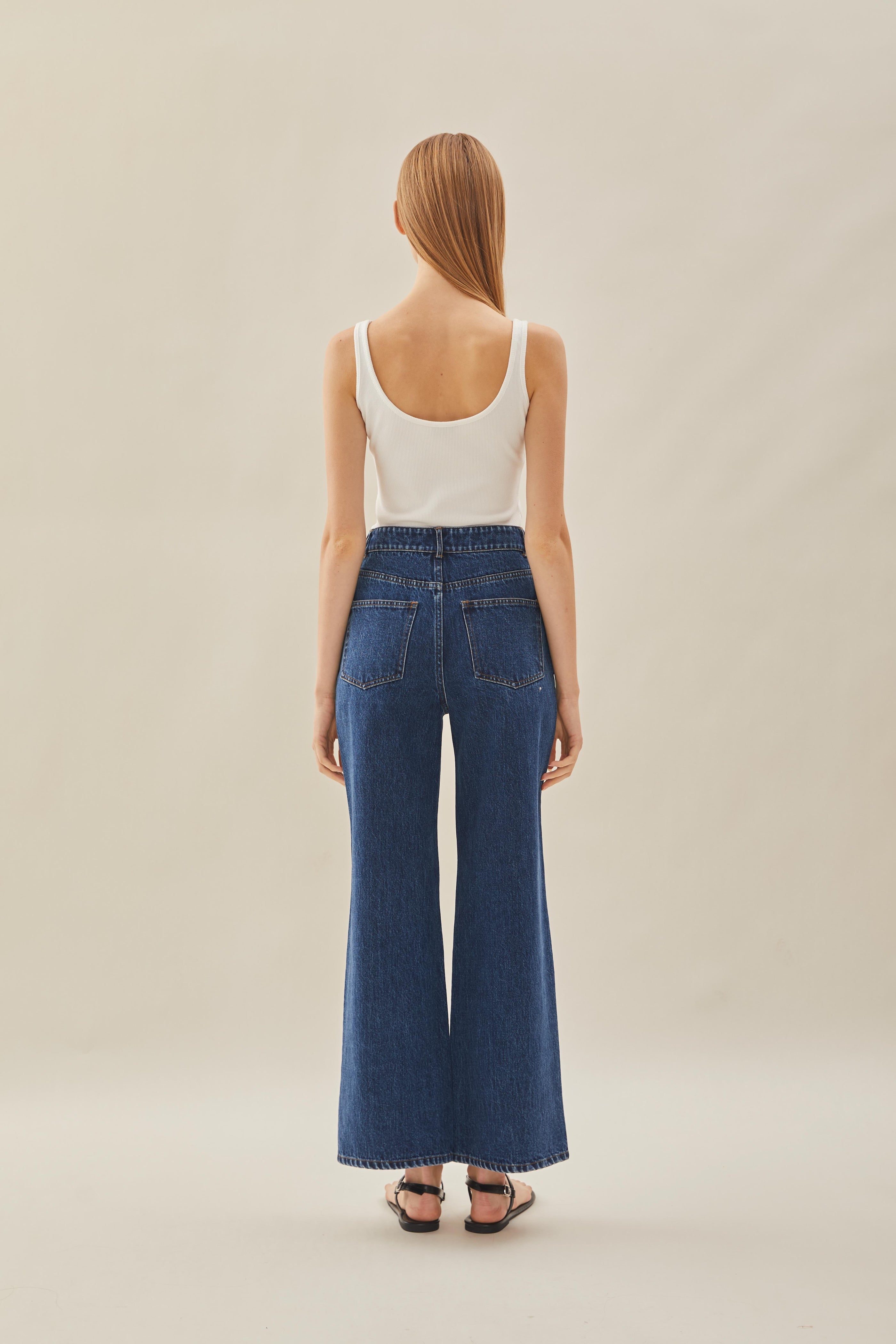 Studios High Waisted Fit Jeans in Dark Wash