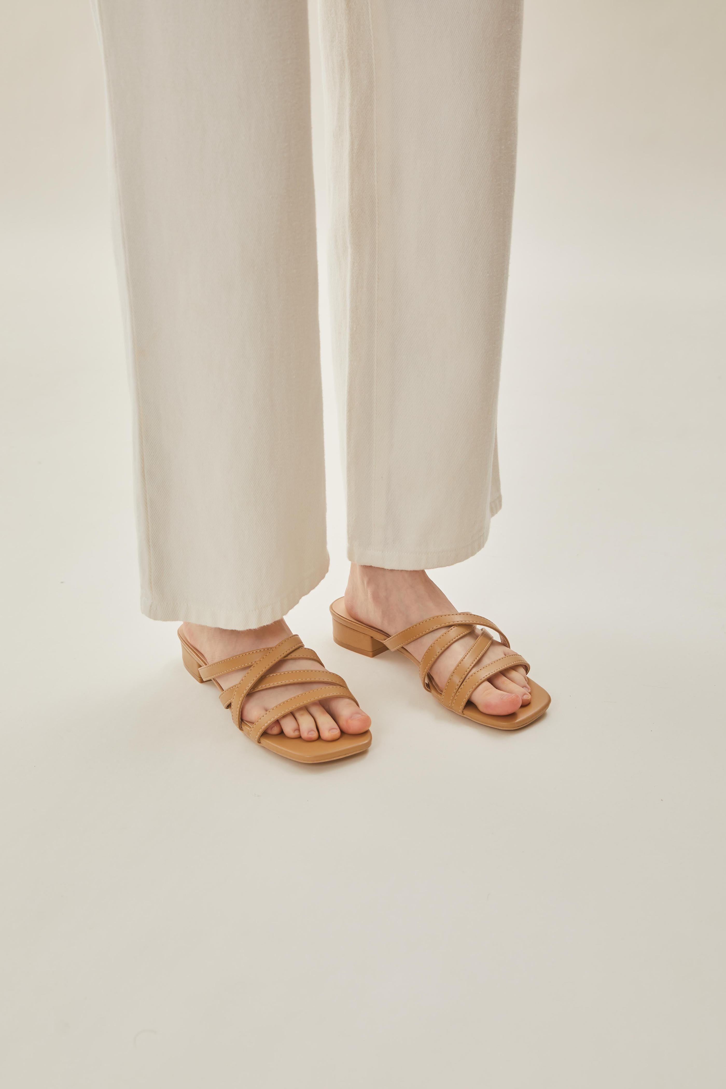 Nae Sandals in Beige