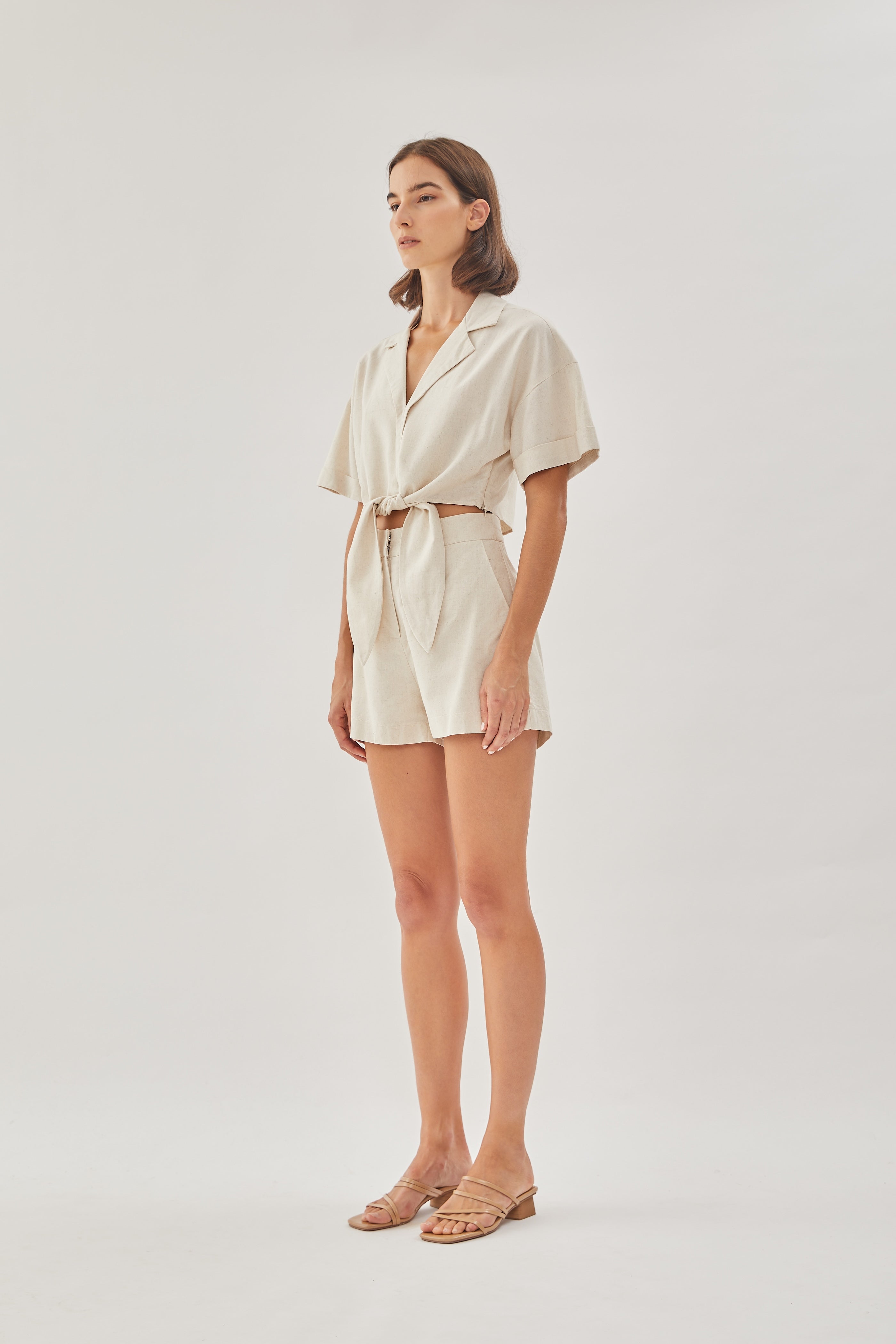 Linen Shorts in Natural