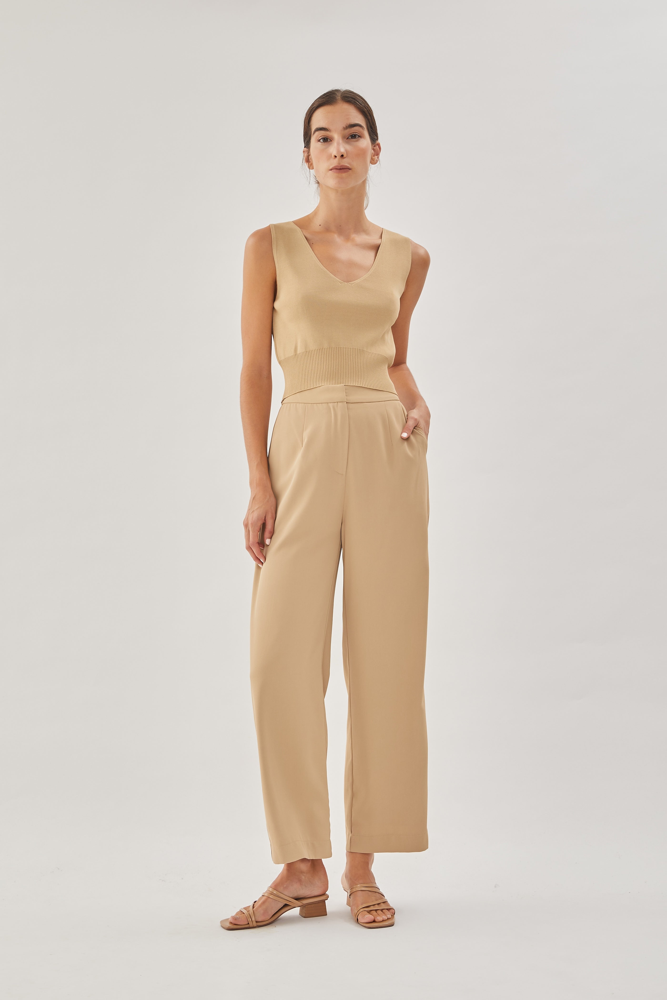 Sweater Cropped Knit Vest in Camel
