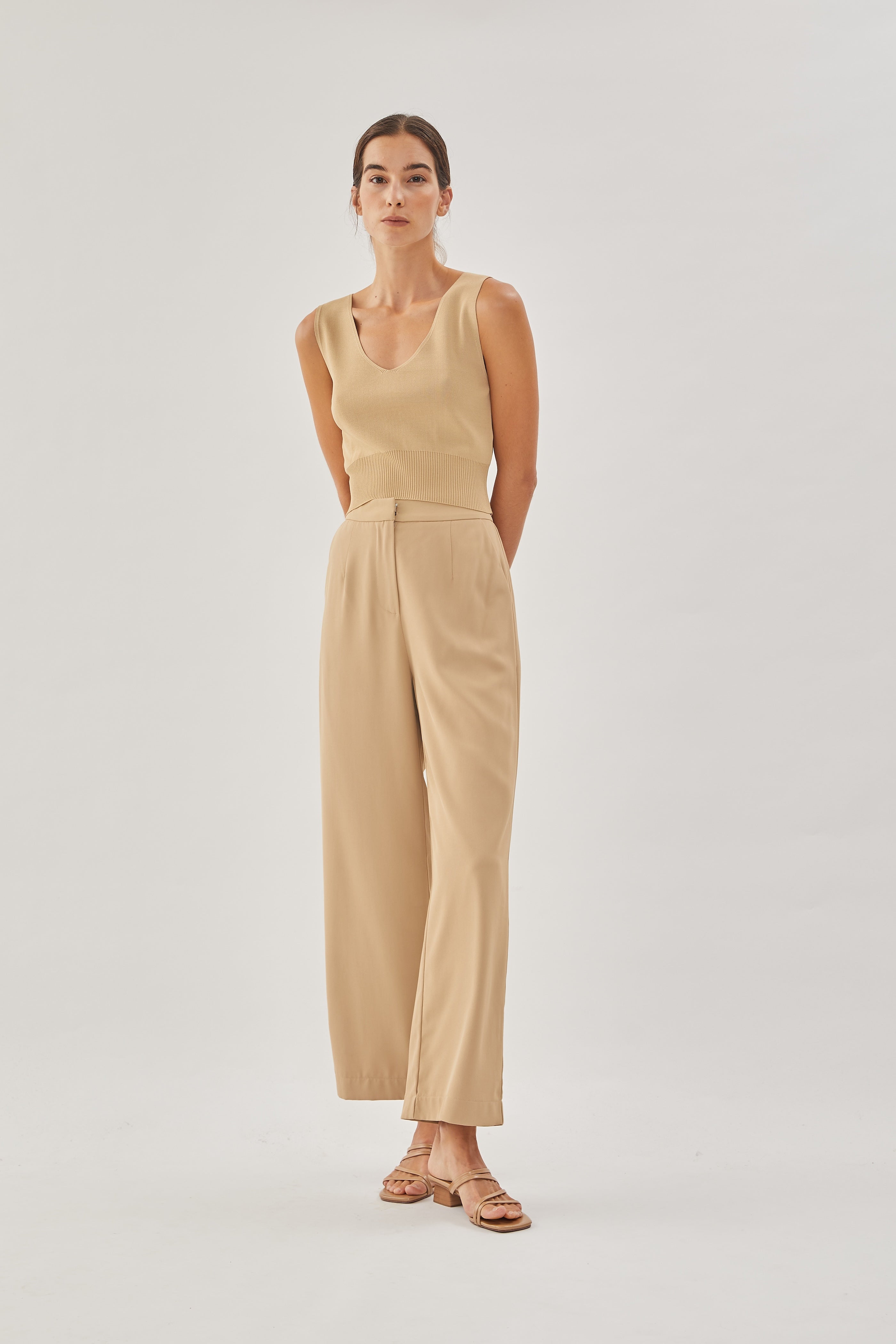 Sweater Cropped Knit Vest in Camel