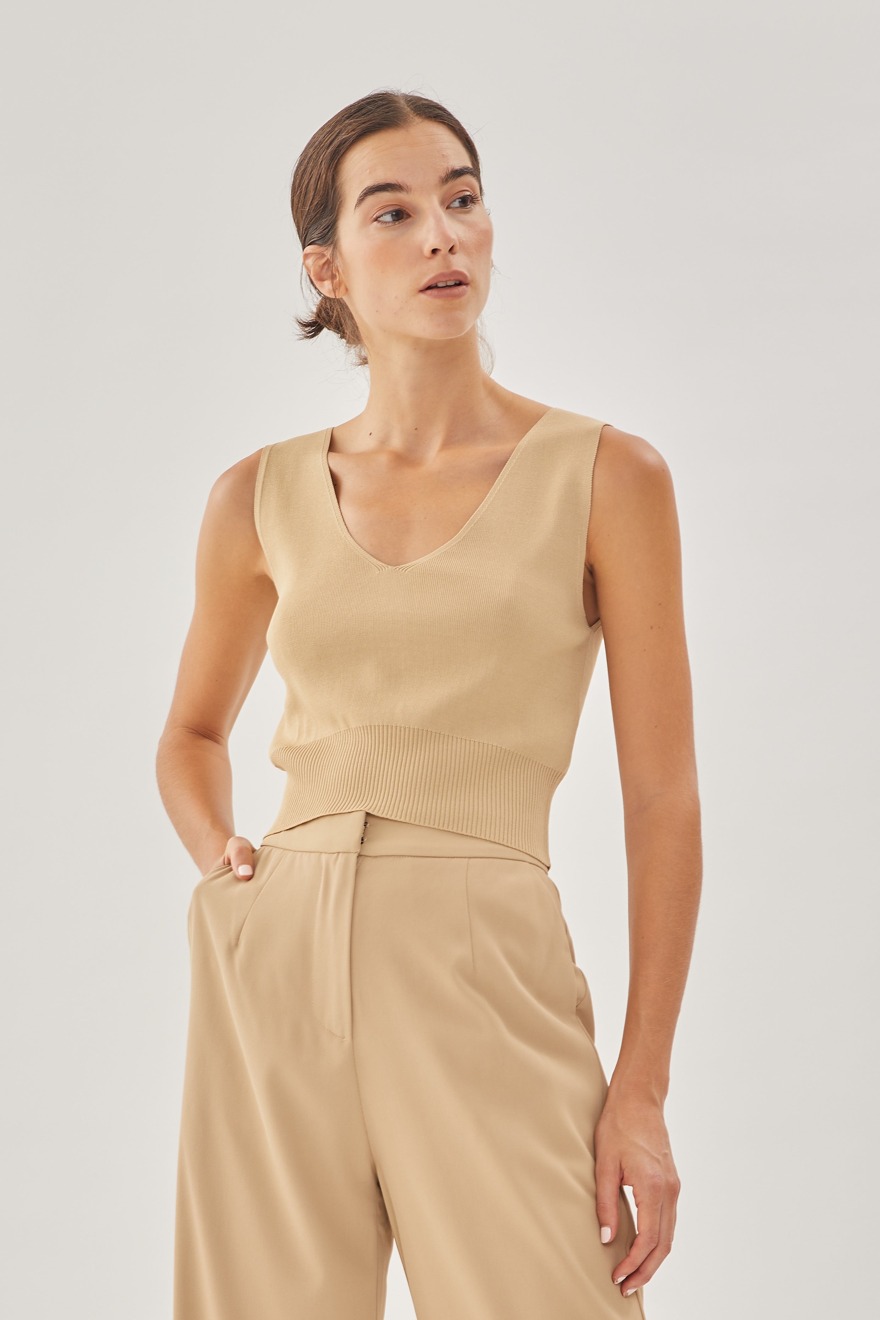 Sweater Cropped Knit Vest in Camel